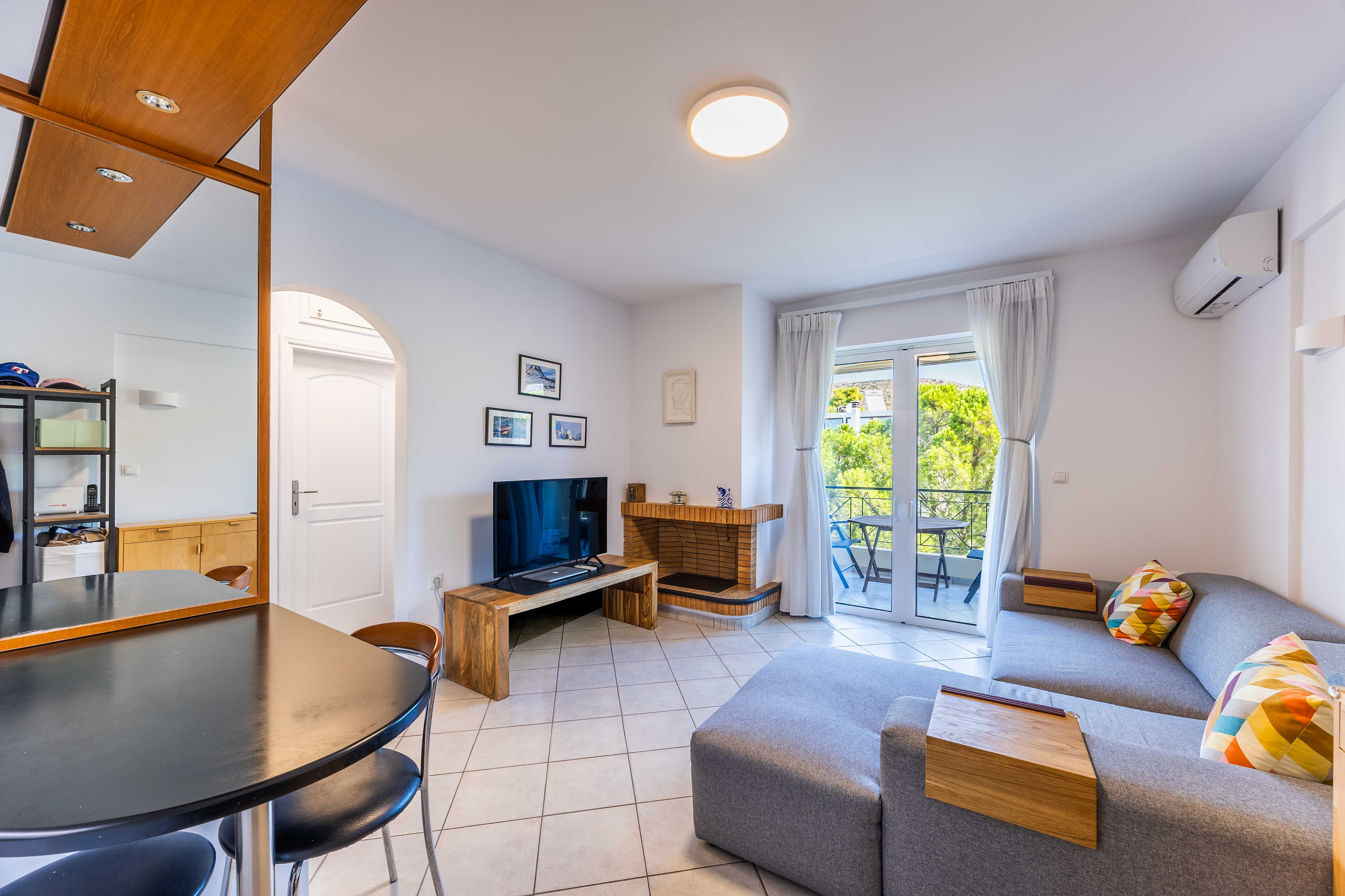 Renovated apartment with private rooftop terrace & sea view, just 150m from the beach in Saronida