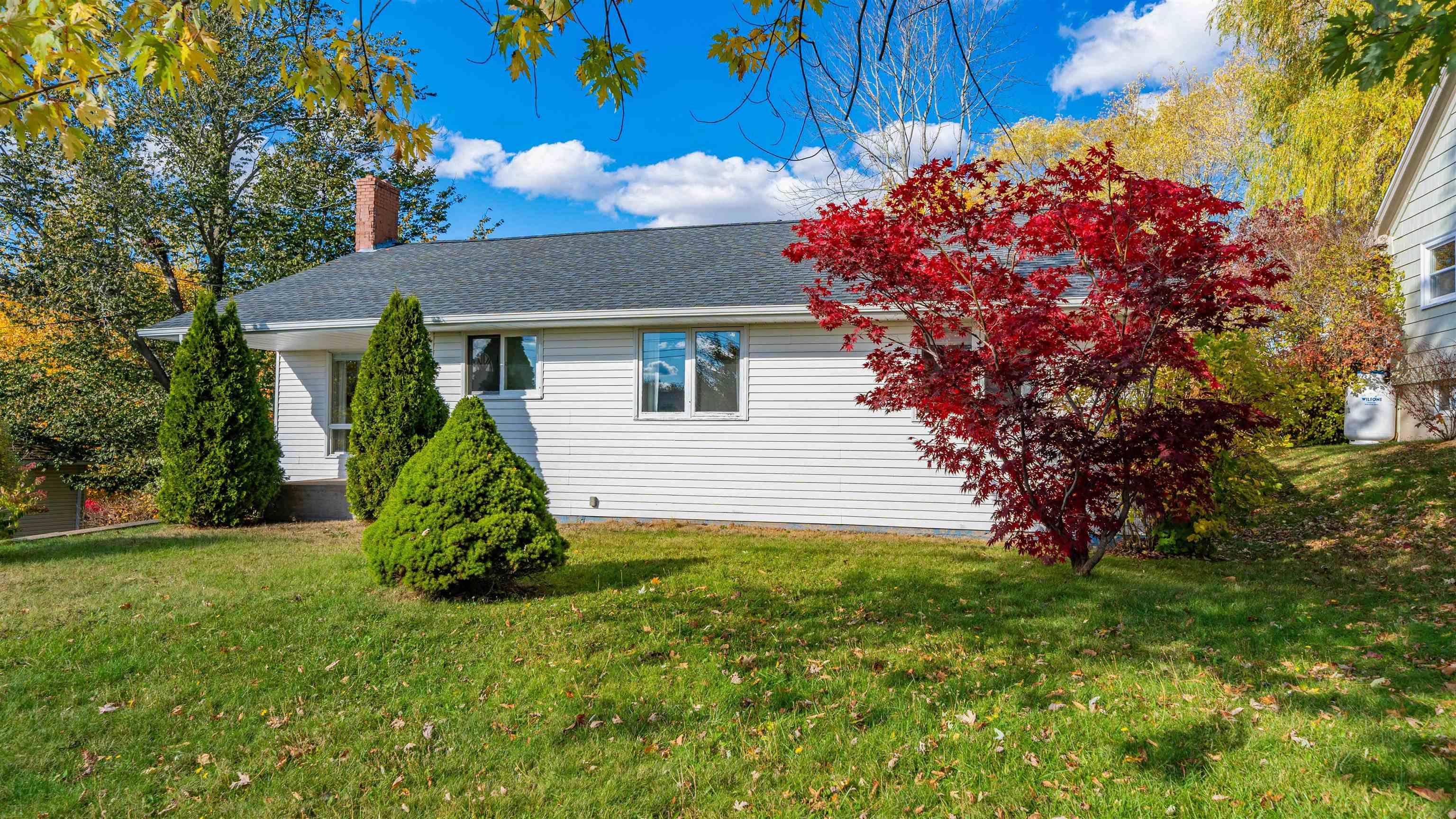 Updated 3-BR Windsor Bungalow | Dream 2-Storey Garage
