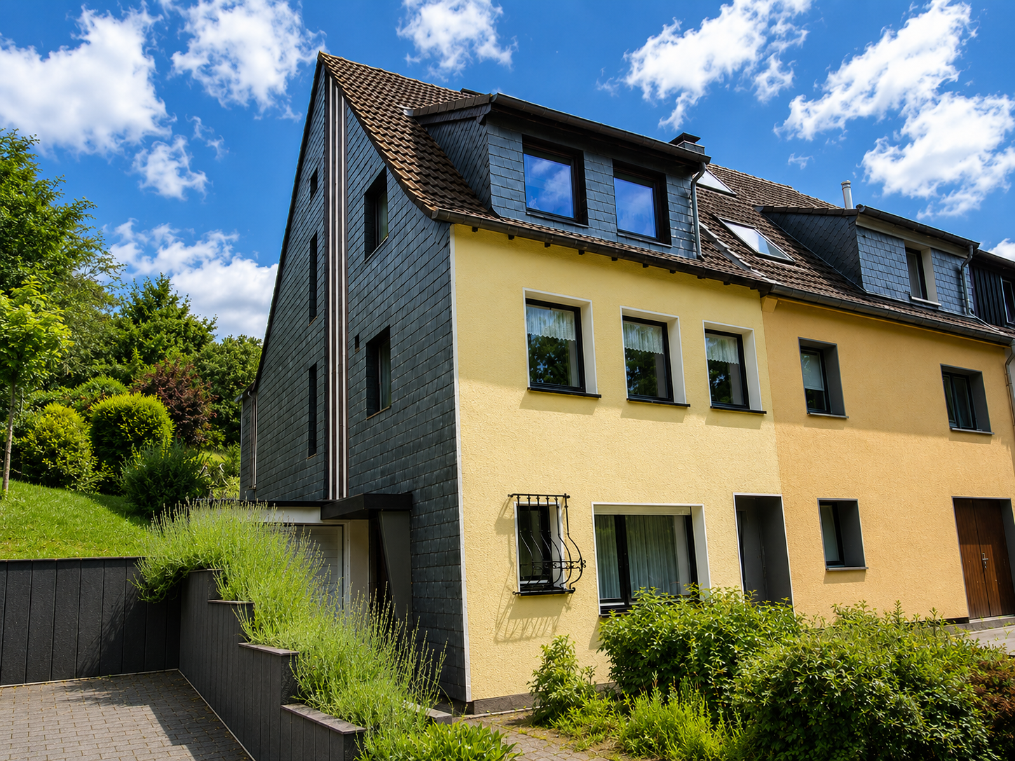 Haus im Haus - schönes Reihenendhaus für die kleine Familie