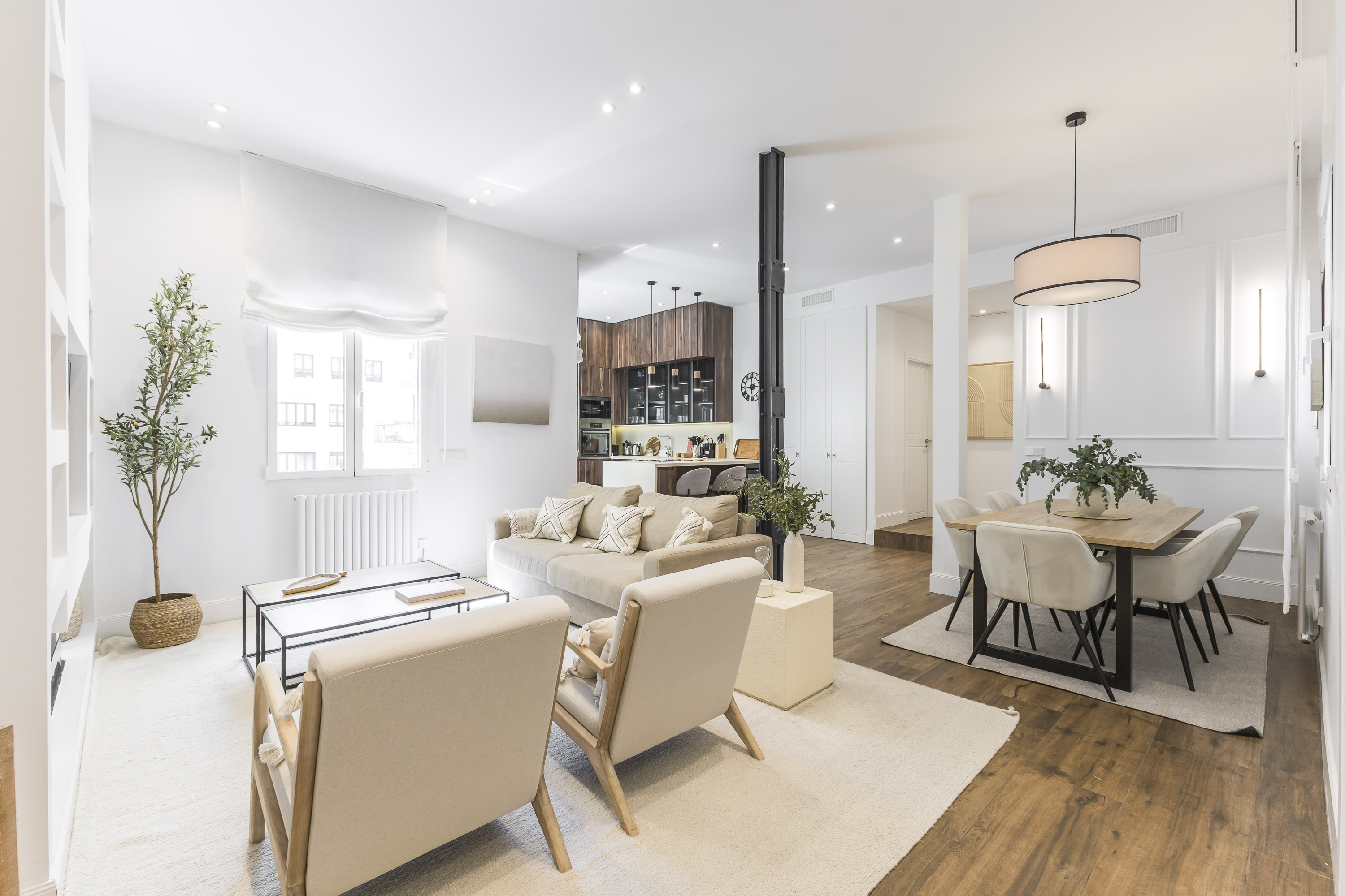 Bright renovated home in Recoletos.