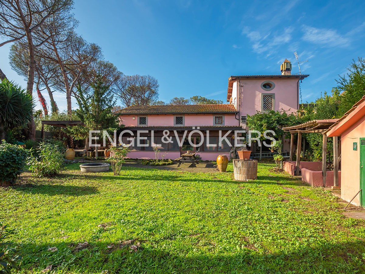 Portion of semi-detached house in Appia Antica