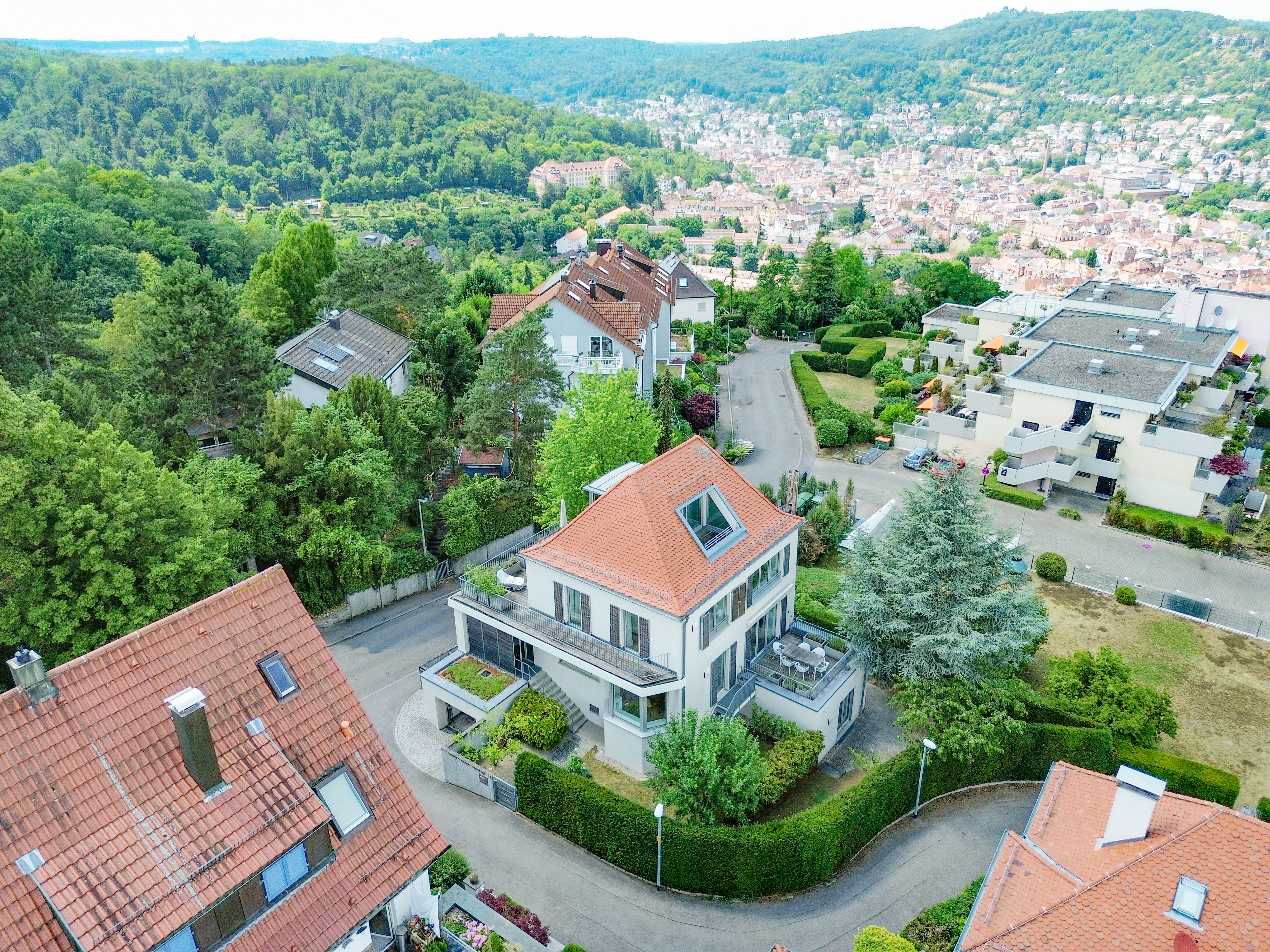 Sanierter Klassiker in bester Aussichtslage auf dem Haigst