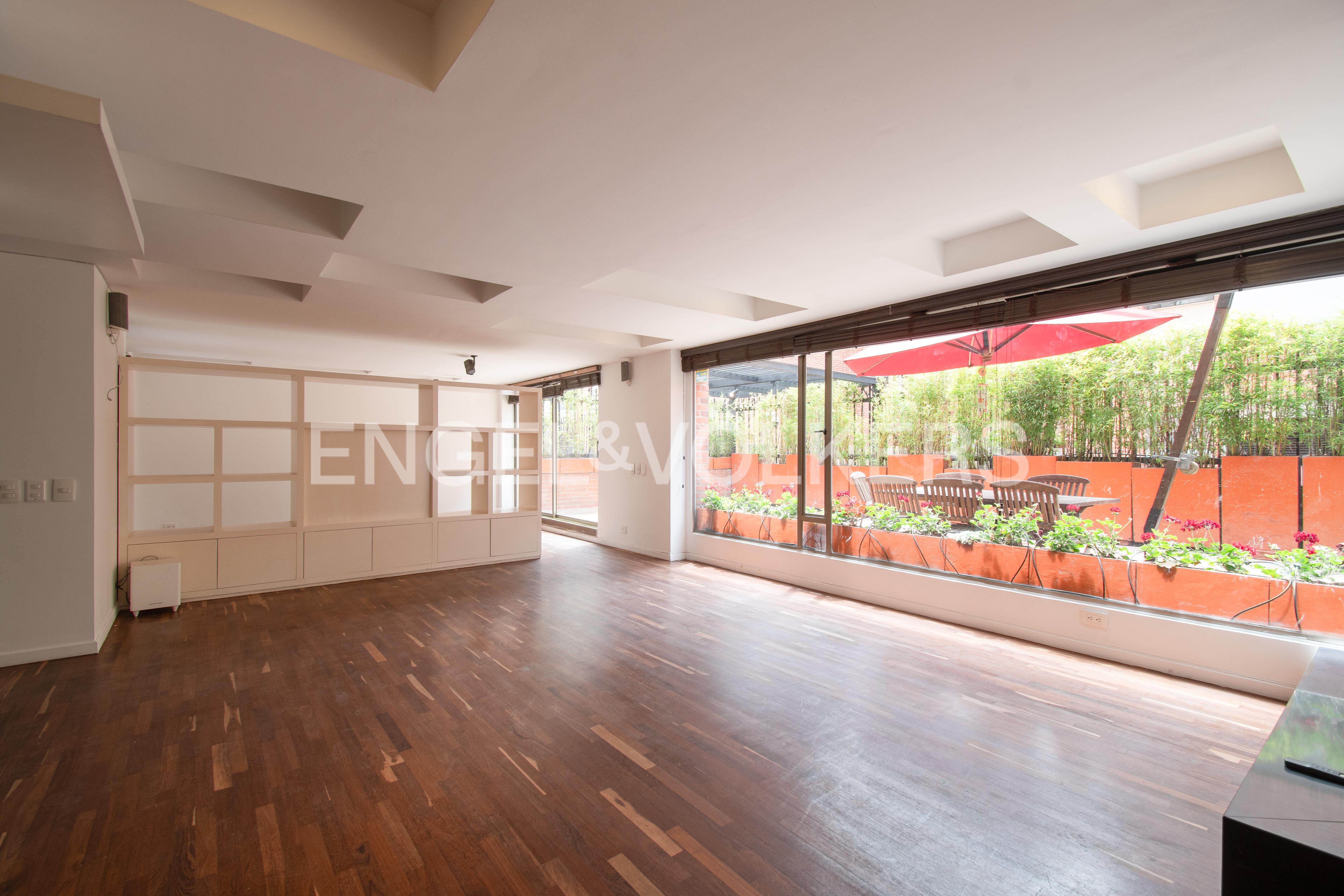 Apartamento con terrazas para arriendo en Chico Reservado