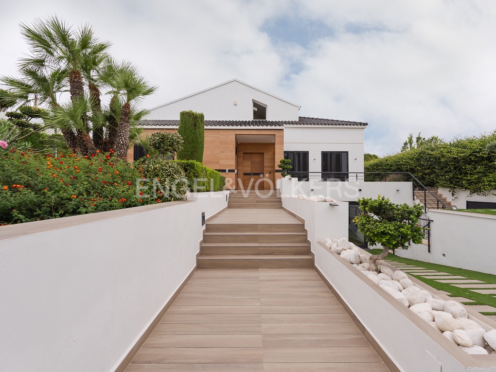 Luxury villa with swimming pool in front line golf, Torre en Conill, Betera