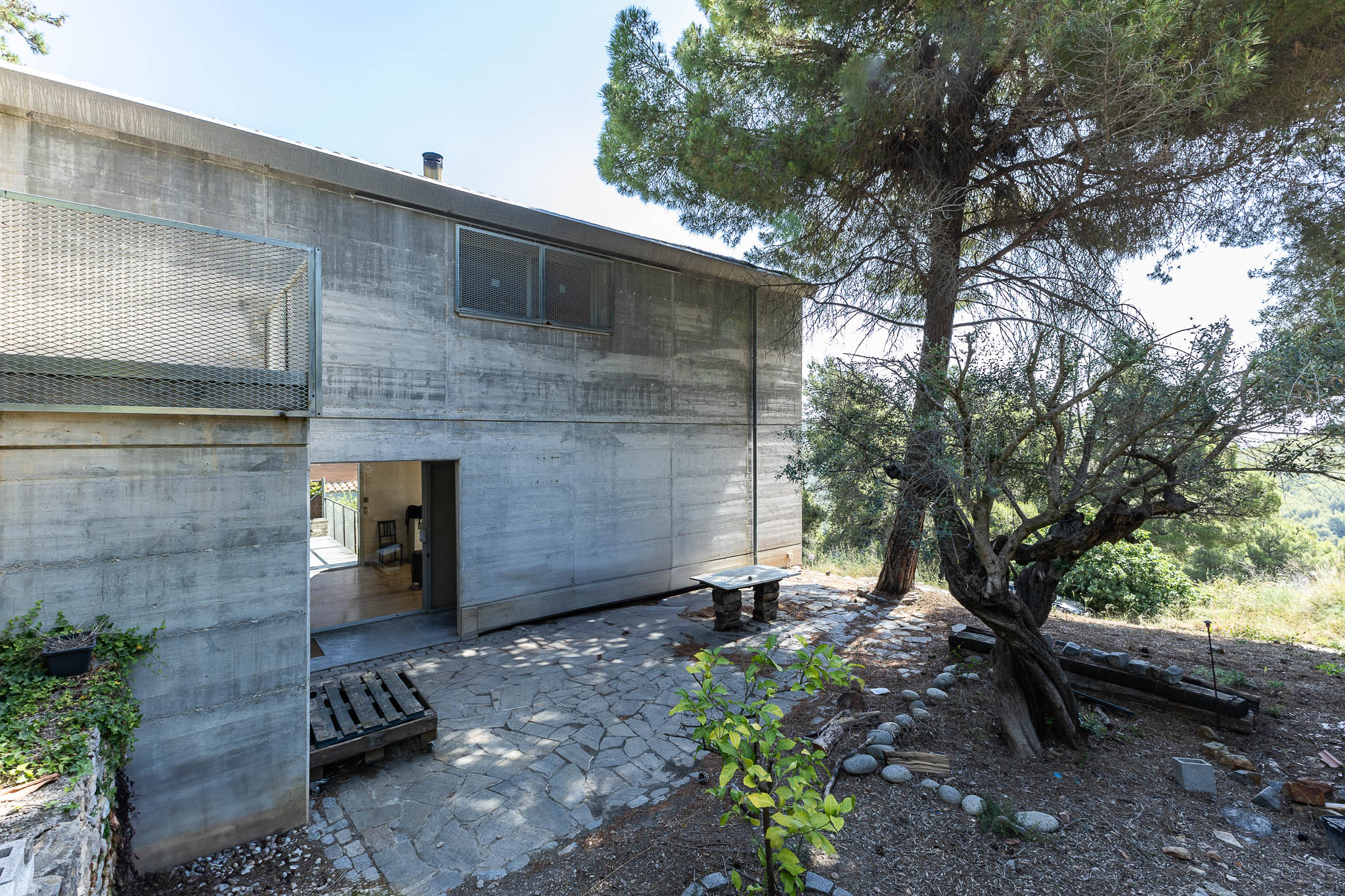 Zen-Minimalismus: Wo japanisches Design den Horizont umarmt