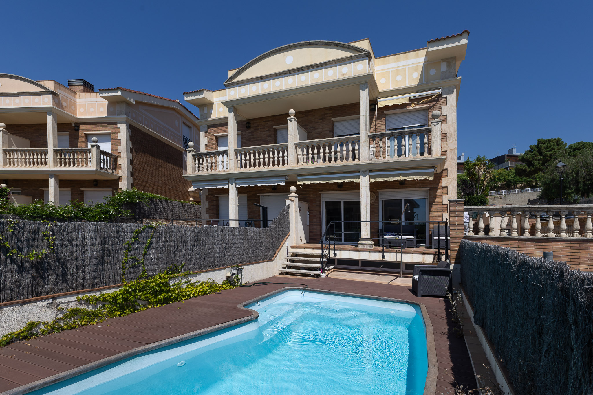 Three-sided detached house in the best residential area of Sant Vicenç de Montalt