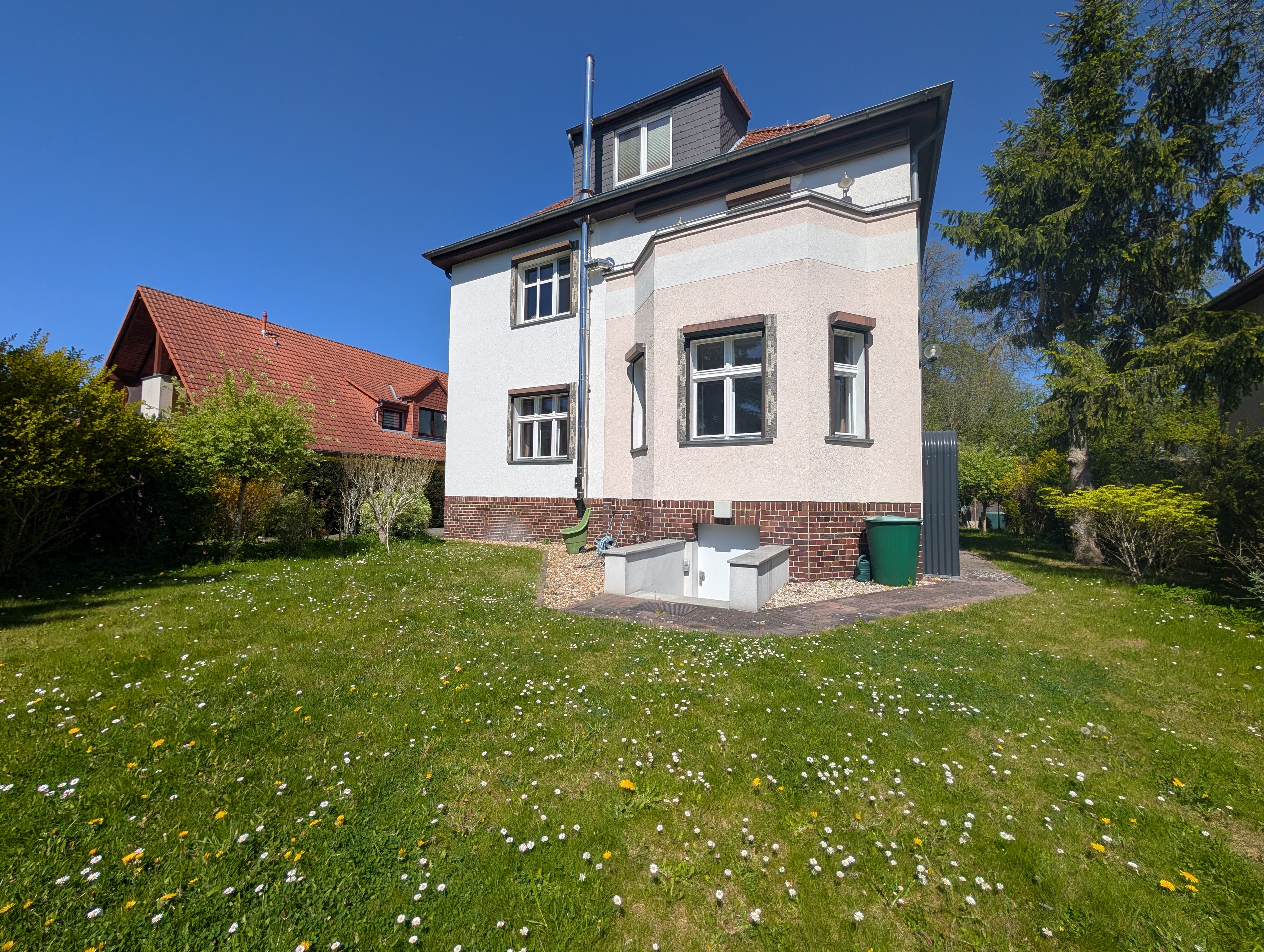Charmante 3-Raum-Altbauwohnung mit eigenem Gartenbereich – teilmöbliert und hochwertig ausgestattet
