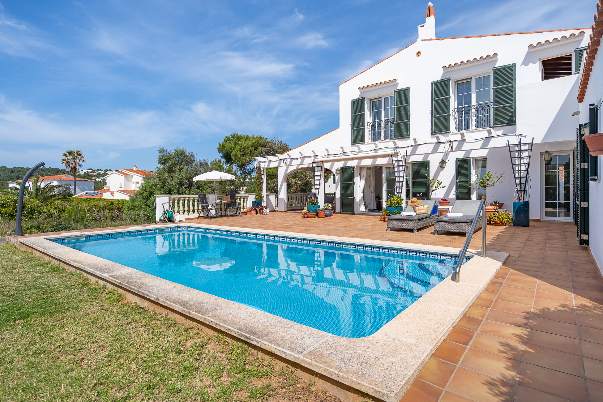 Mediterrane Eleganz und Ruhe: Exklusive Villa mit Pool und Hafenblick in Addaia, Menorca