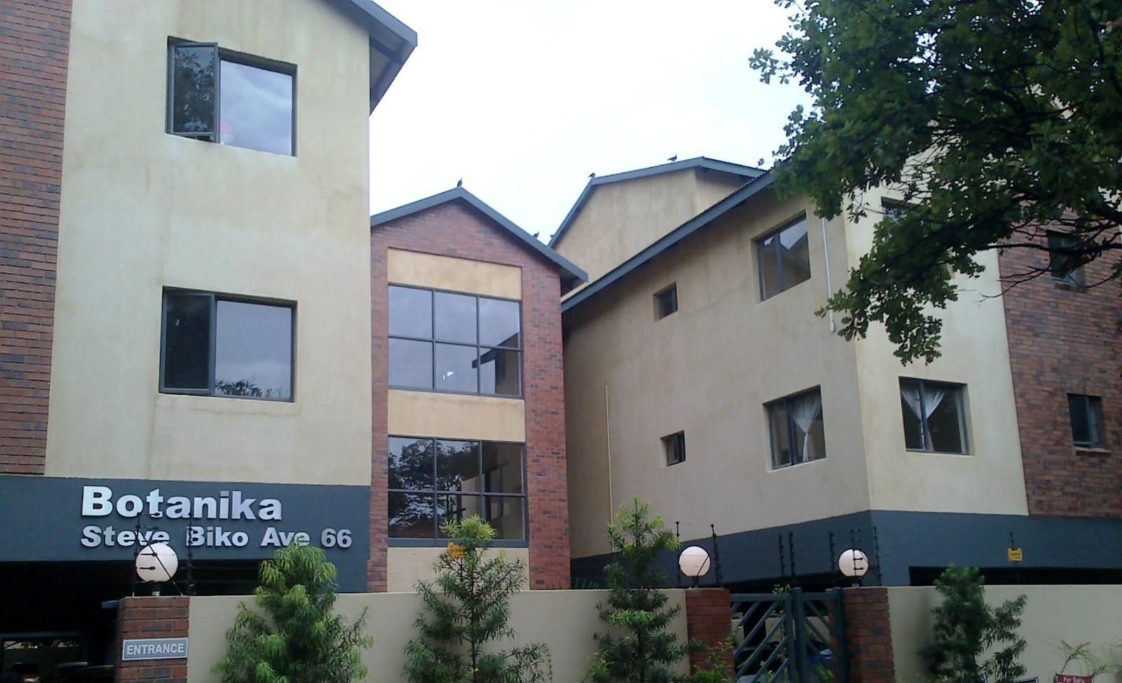 2 Bedroom Unit In Prime Location.