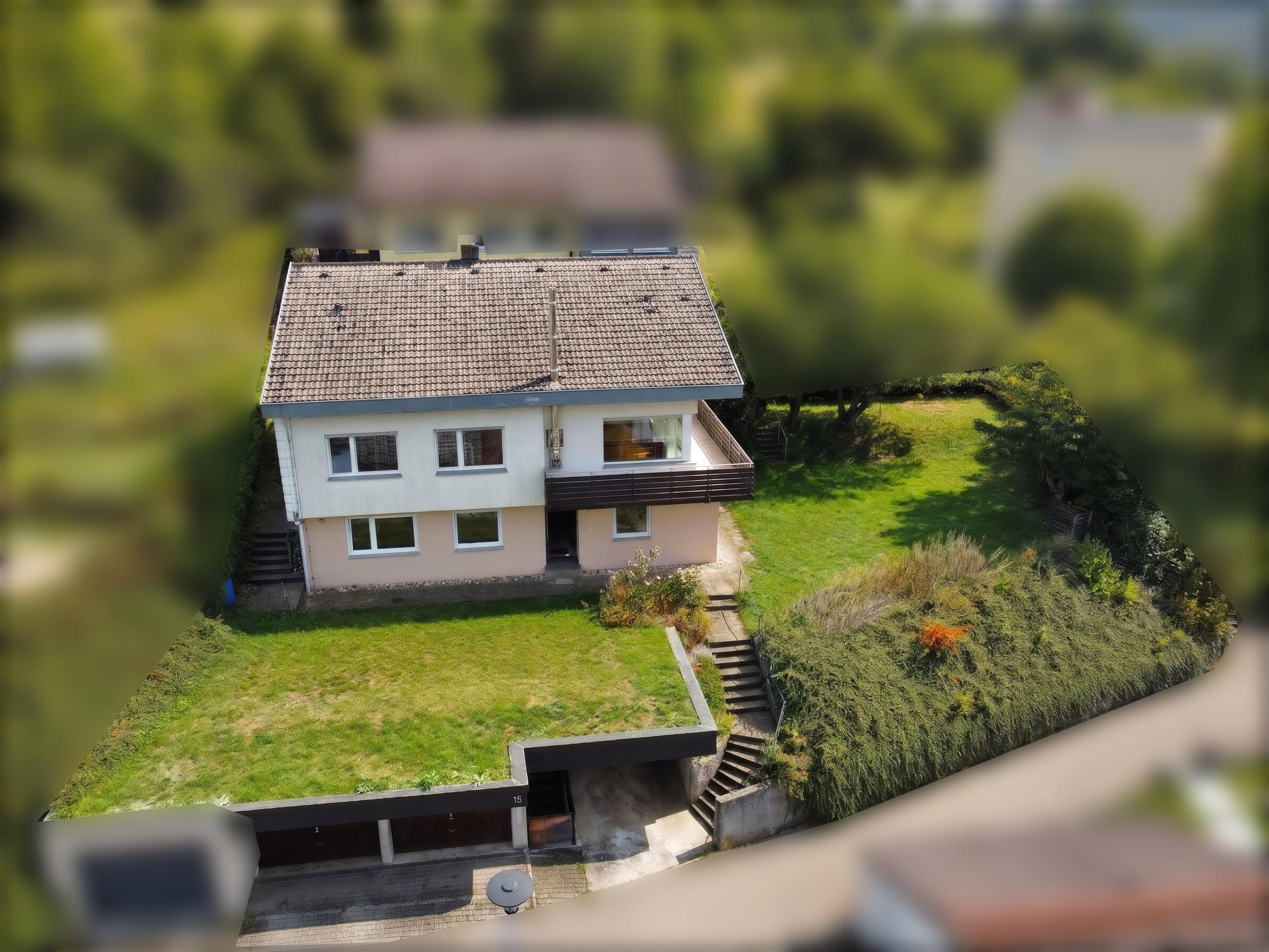 Sofort verfügbar & unvermietet: MFH mit Potenzial für Investoren und Eigennutzer [AI-modified]