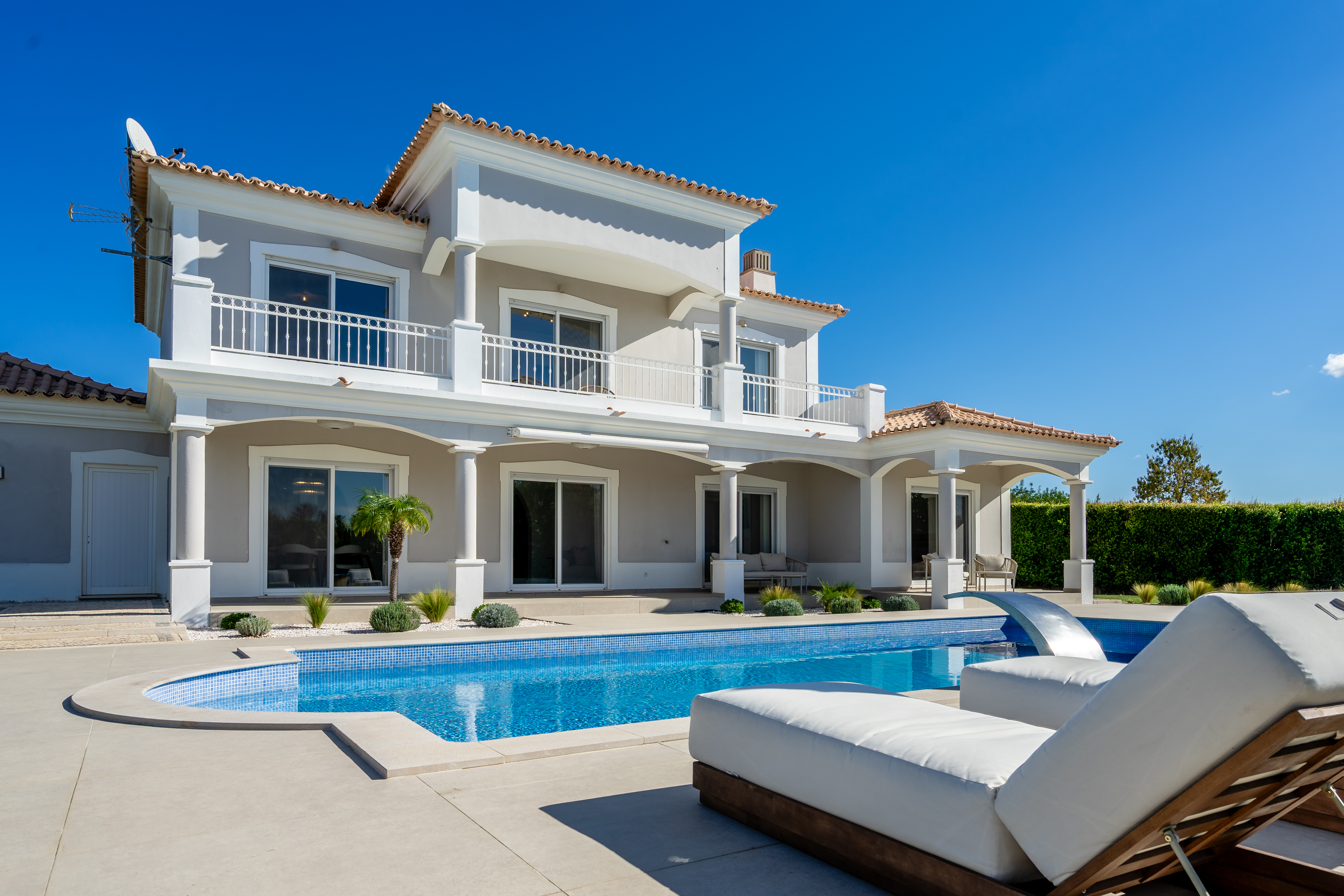 Elegant Renovated 4-Bedroom Villa with Sea Views on the Horizon | Golden Triangle