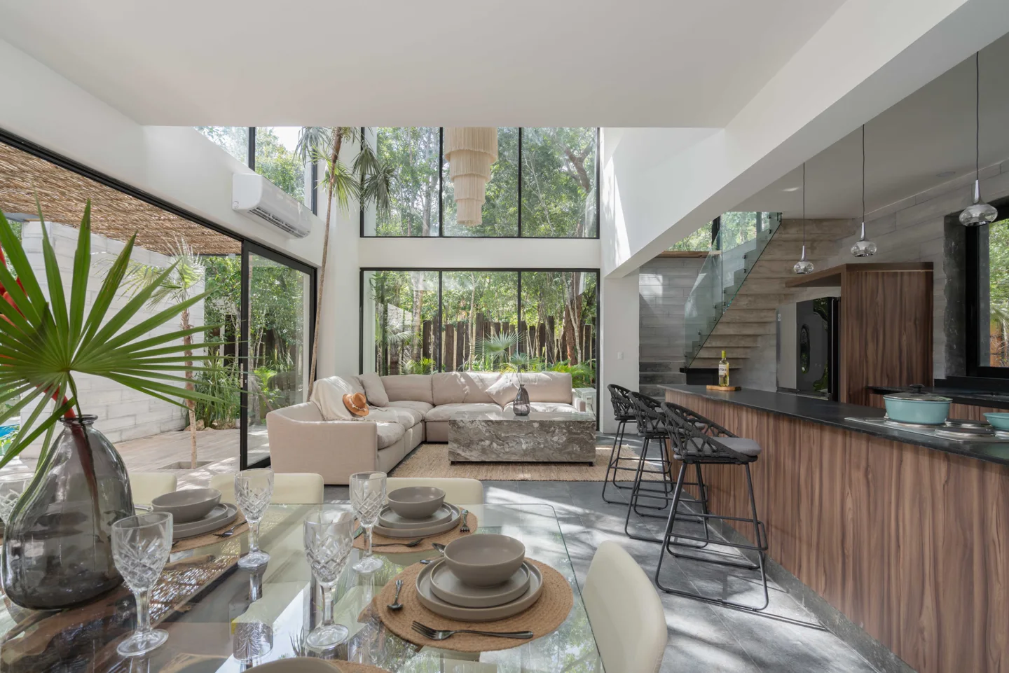 Luxury 4 Bedroom Villa with Large Lot and Pool! 4