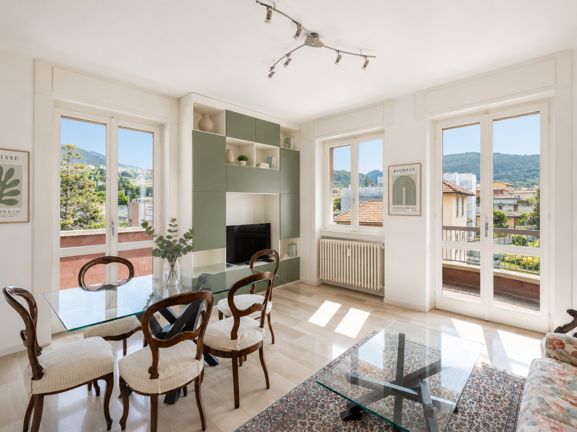 In the heart of Luino: top floor with elevator