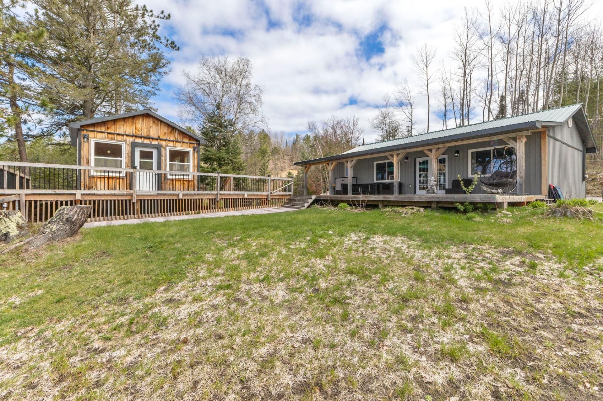 Spacious and Private Home with Garages and Guest Loft