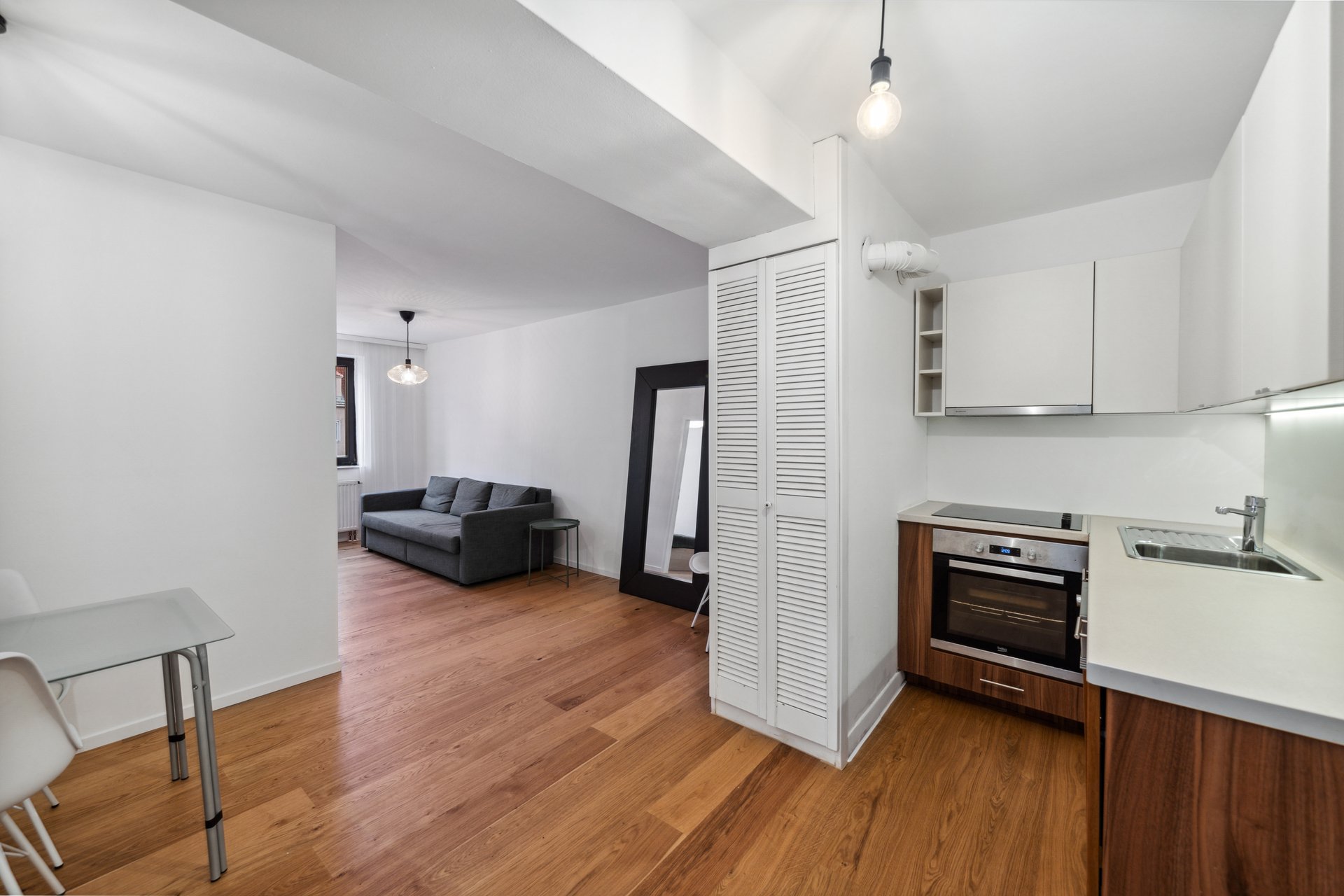 Charming furnished apartment in a well-maintained turn-of-the-century building