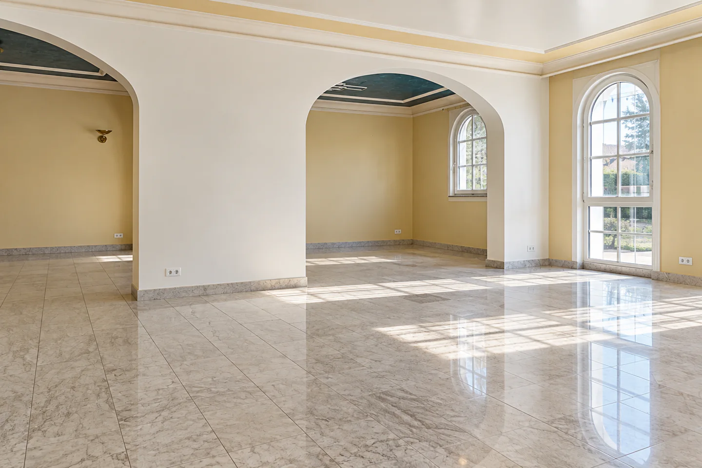 Hochwertige Wohnung in mediterran gestalteter Villa mit besonderem Charme - Photo 3