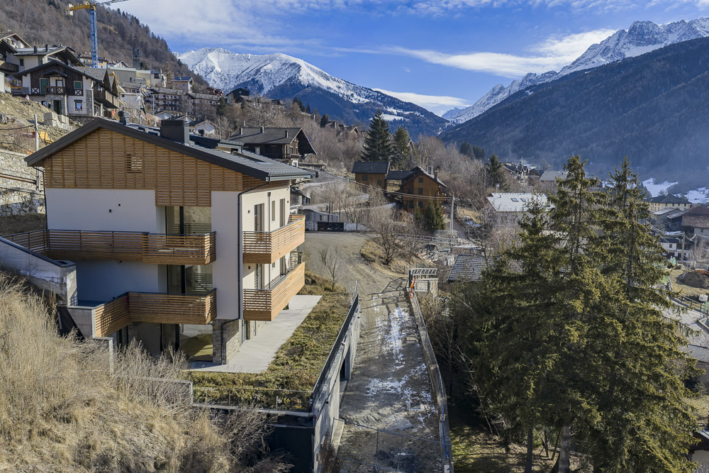 Temù: Bright four-room apartment with large terrace