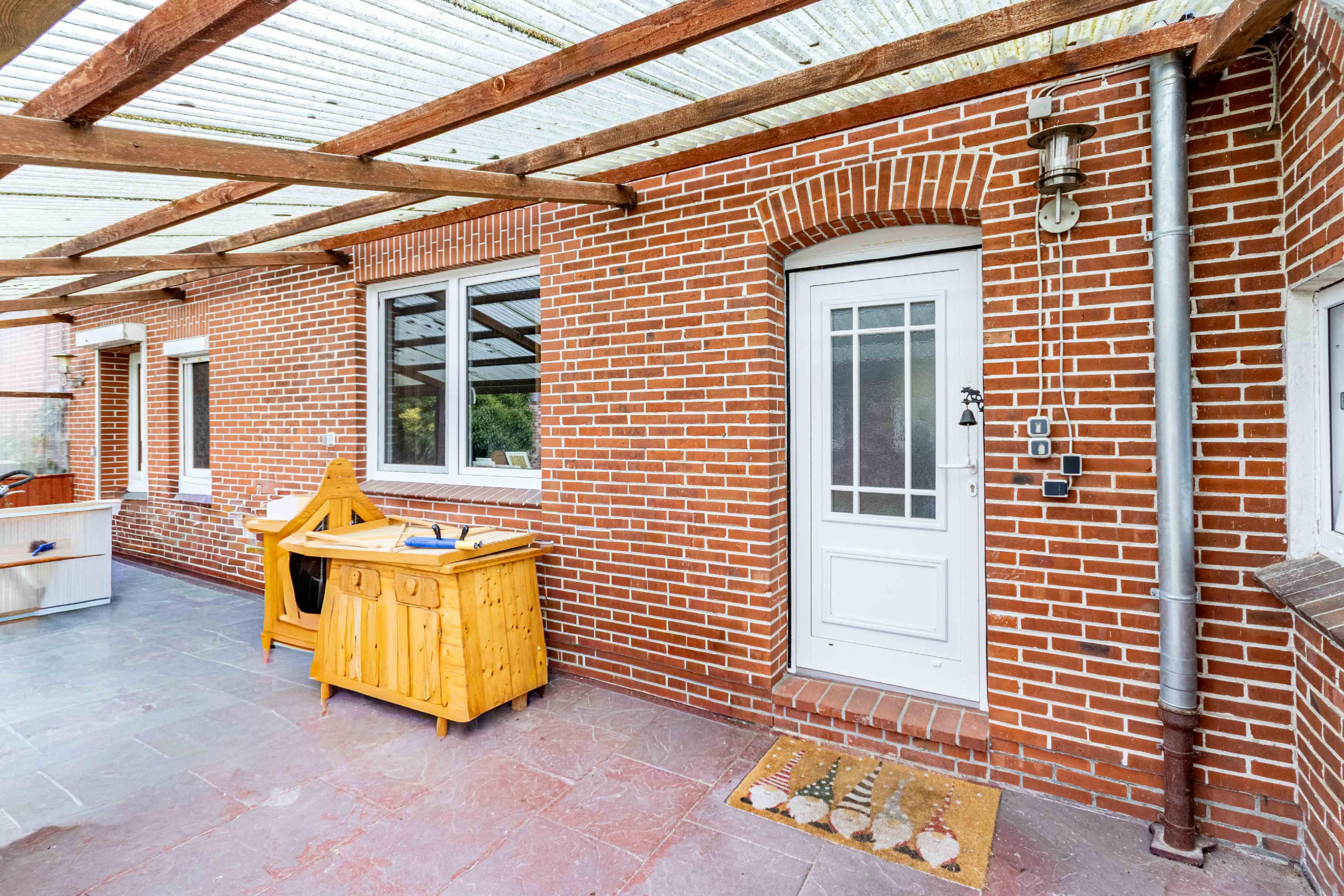 Fehnhaus-Hälfte in ruhiger Lage mit Garten und Ausbaupotenzial