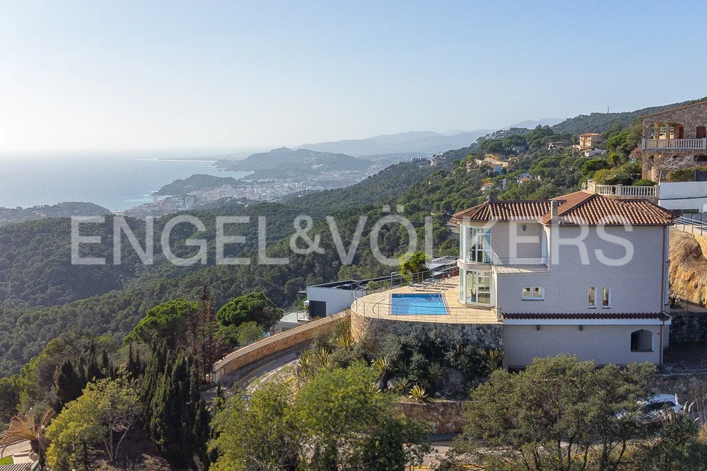 House with tourist license and panoramic views