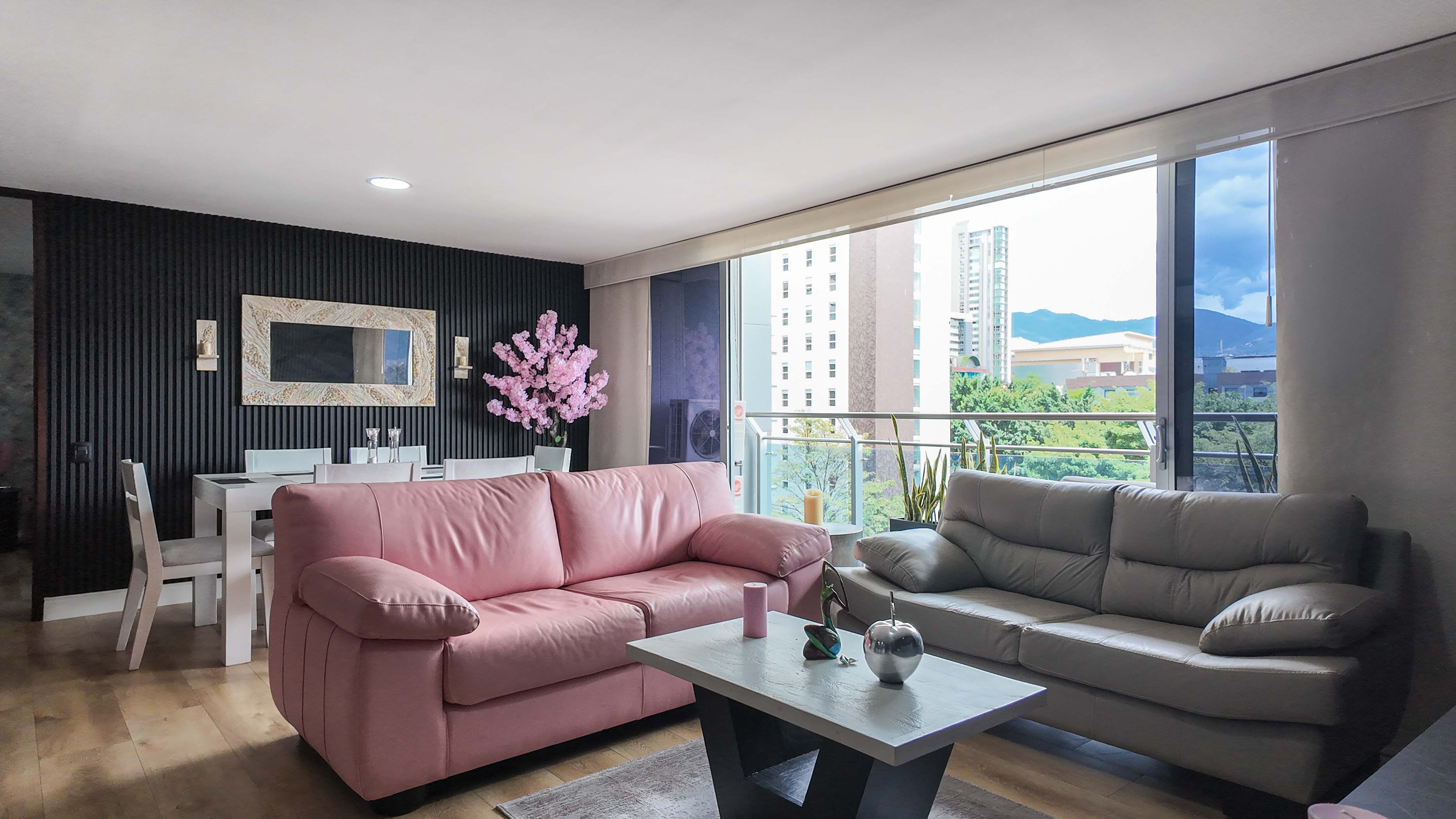 Apartamento amoblado con balcón para venta en Milla de Oro, El Poblado