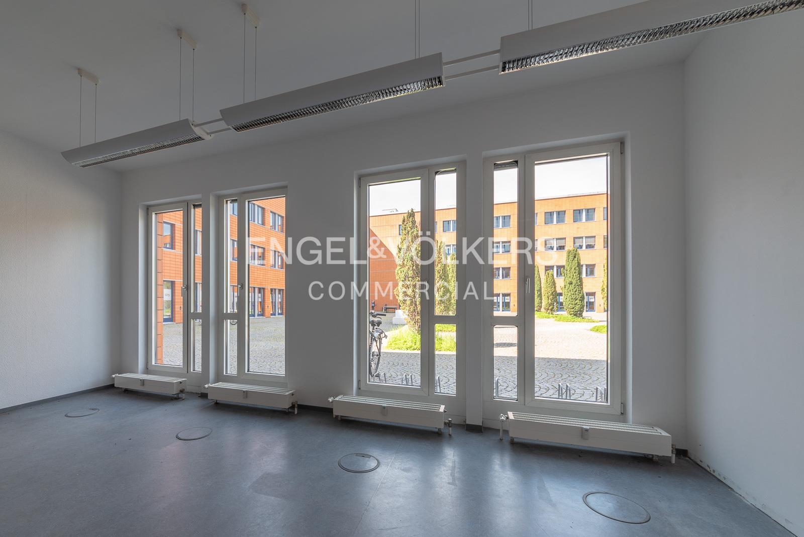 Helles Büro sucht Mieter