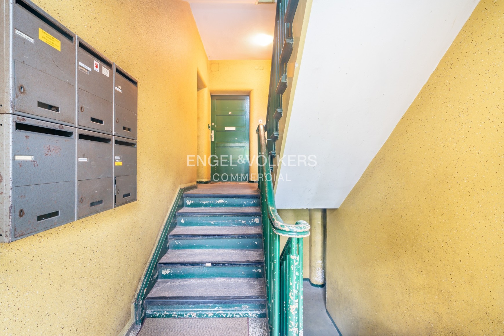 Listed residential complex with gardens near Schlachtensee, with planning permission