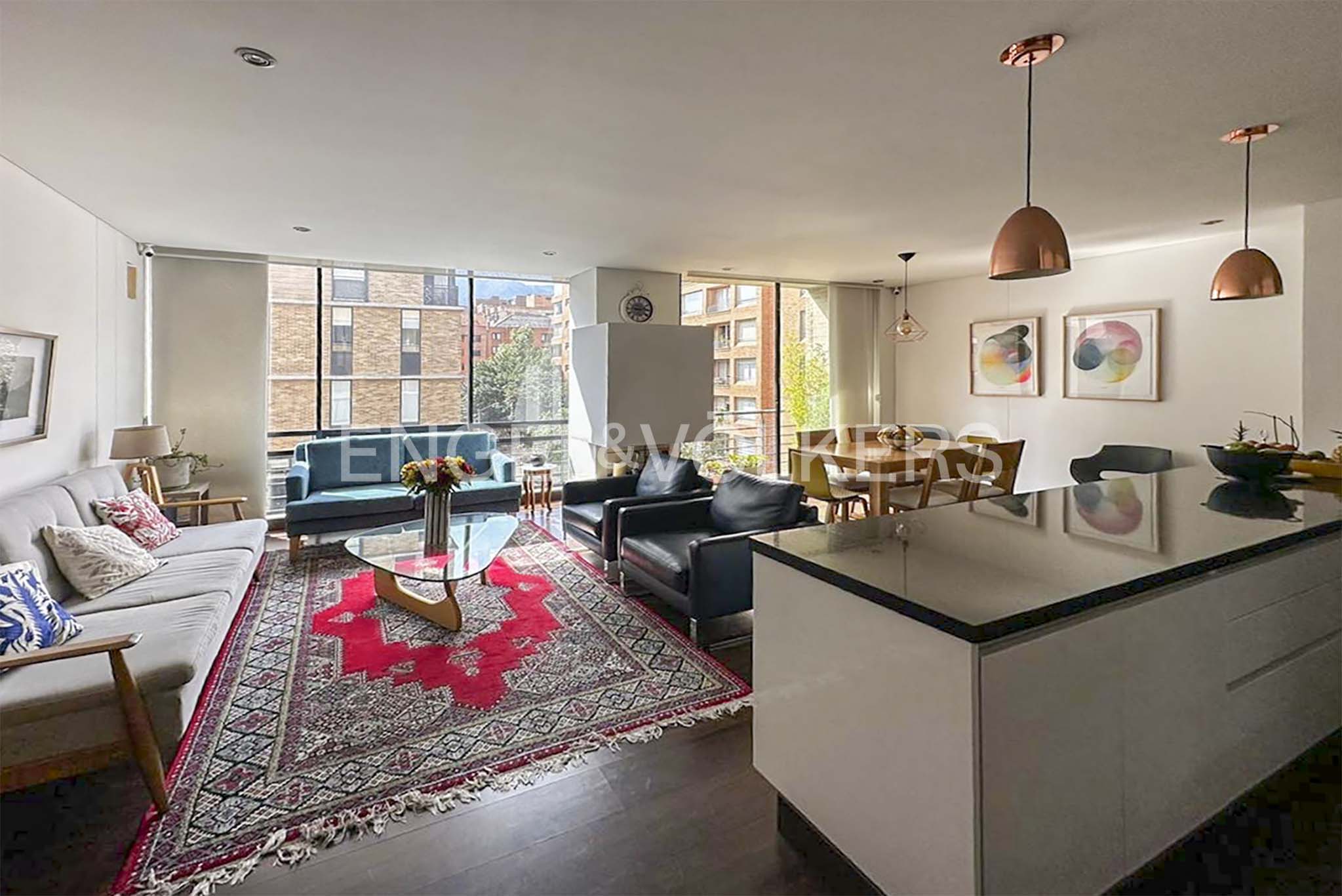 Apartamento con balcones para arriendo en El Virrey