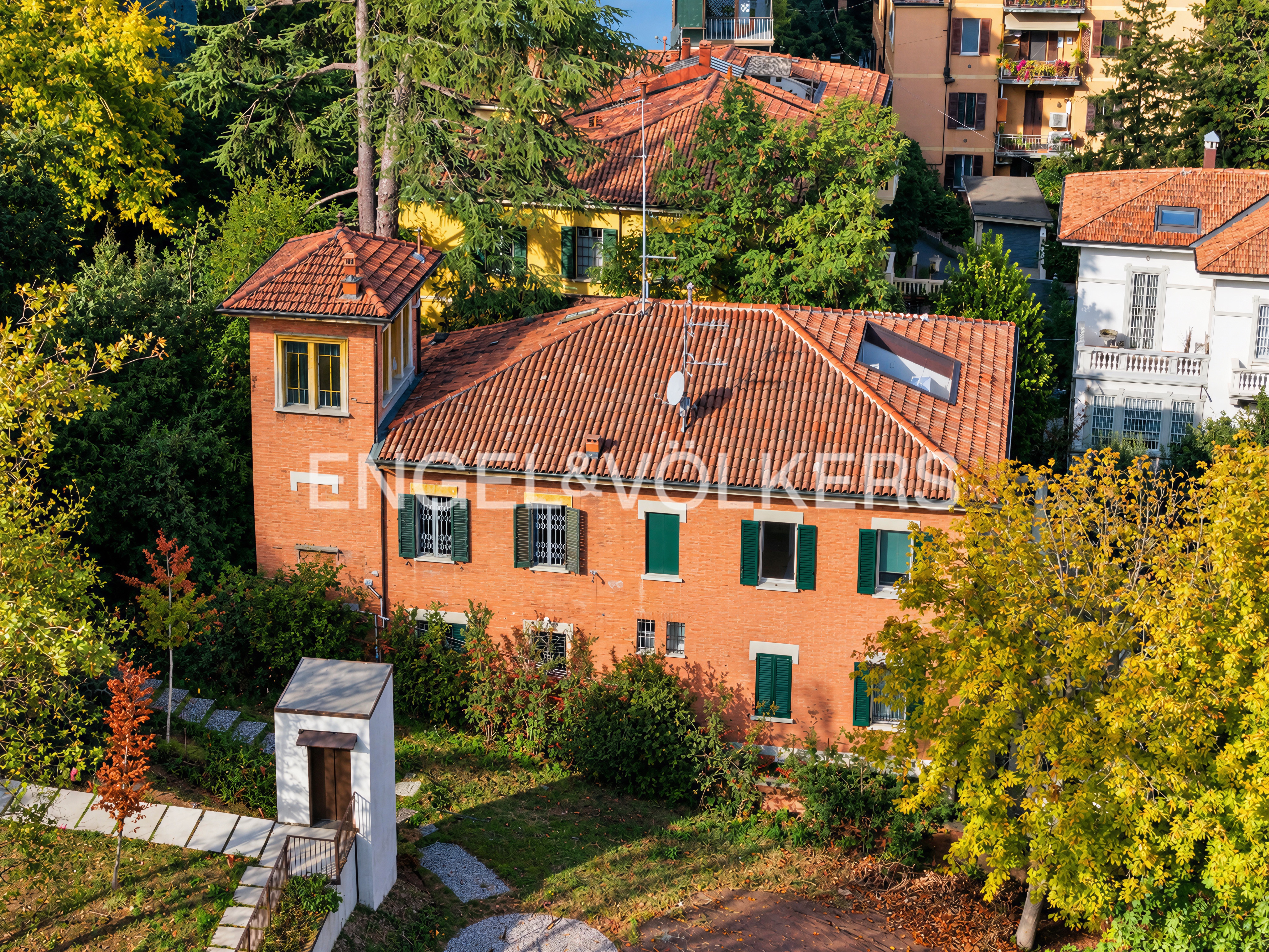Art Nouveau villa with private garden in an exclusive location
