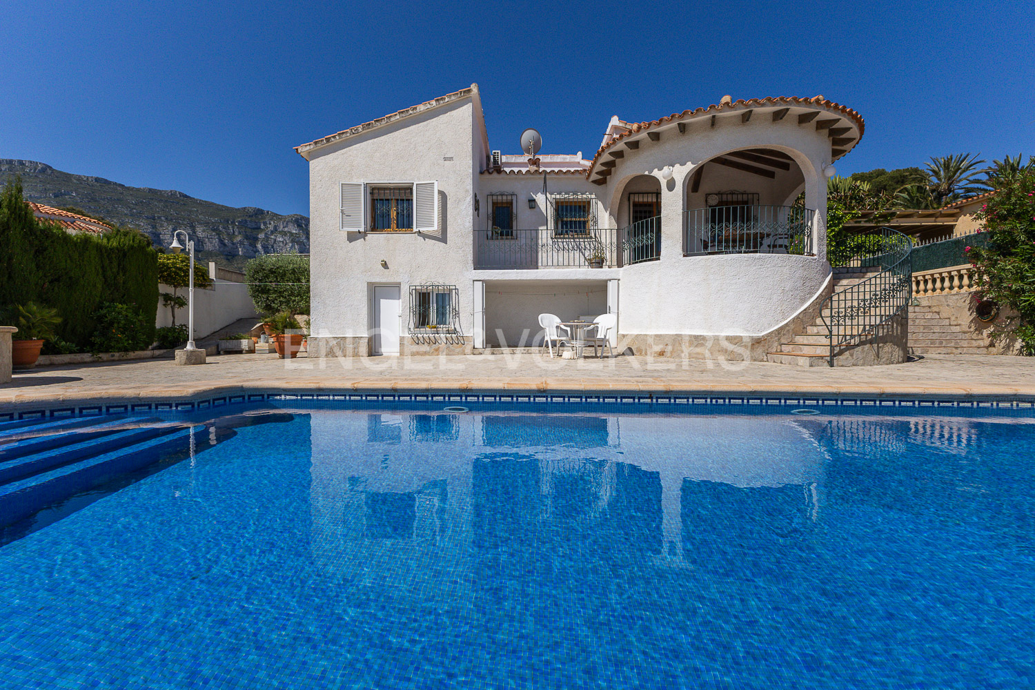 Charming villa with sea view and pool in San Nicolas