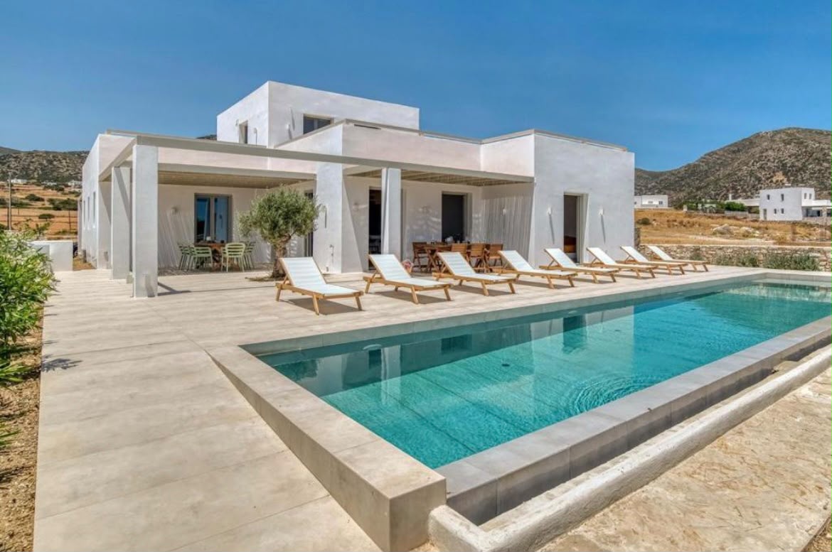 Brand-new 6-Bedroom Villa with guest studio and pool near Lolantonis Beach, Paros