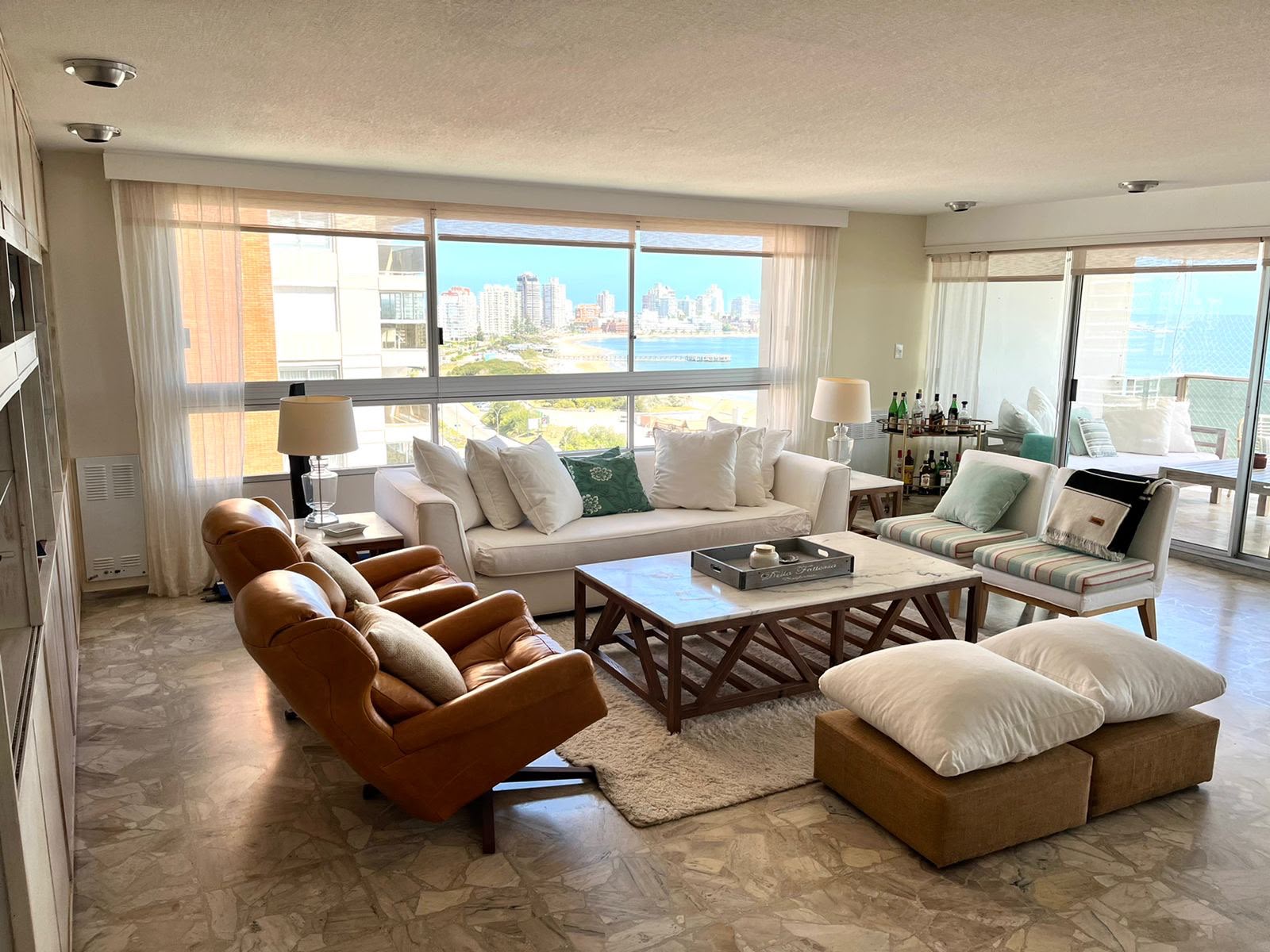 4-Bedroom Half-Floor Apartment Facing the Sea in Playa Mansa