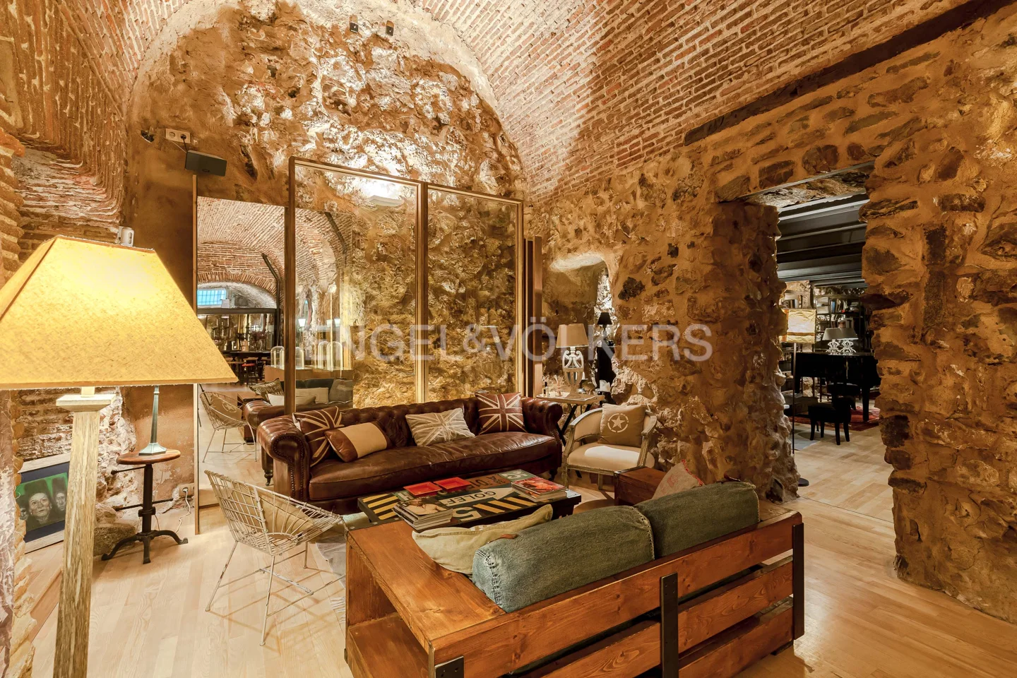 Unique home in a historic building in the heart of Madrid.