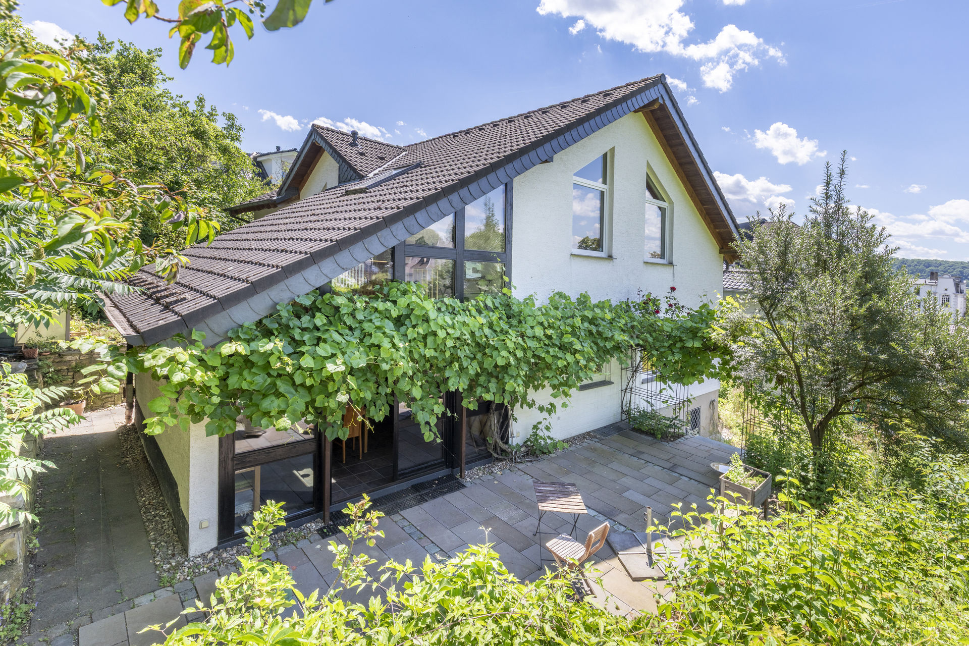 Zwischen Weinberg & Weitblick - exklusives Wohnen in Rhöndorf