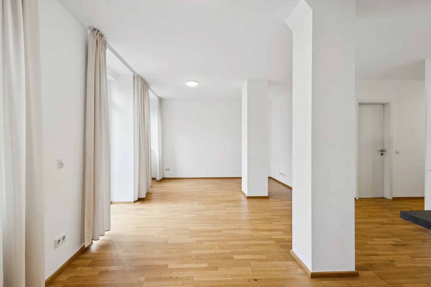 Moderne Erdgeschosswohnung mit 3-ZKB, Terrasse und Stellplatz in zentraler Stadtlage! - Foto 2