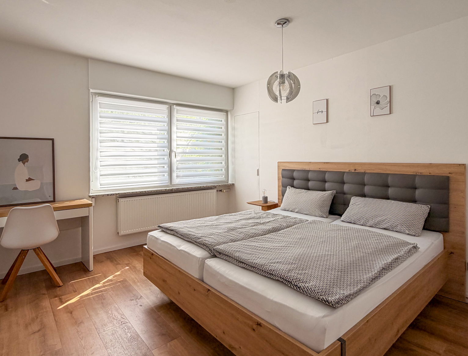 Stilvolle vollmöblierte 2-Zimmer-Wohnung mit Wintergarten und Balkon