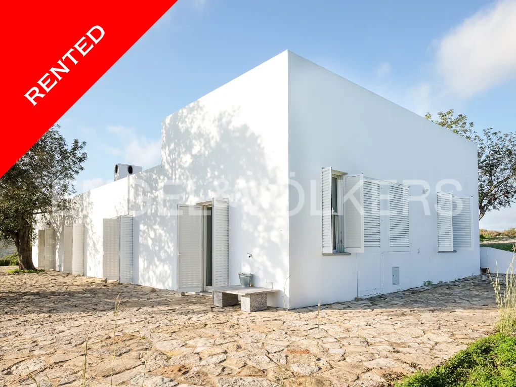 Detached V3 modernized quinta style country house