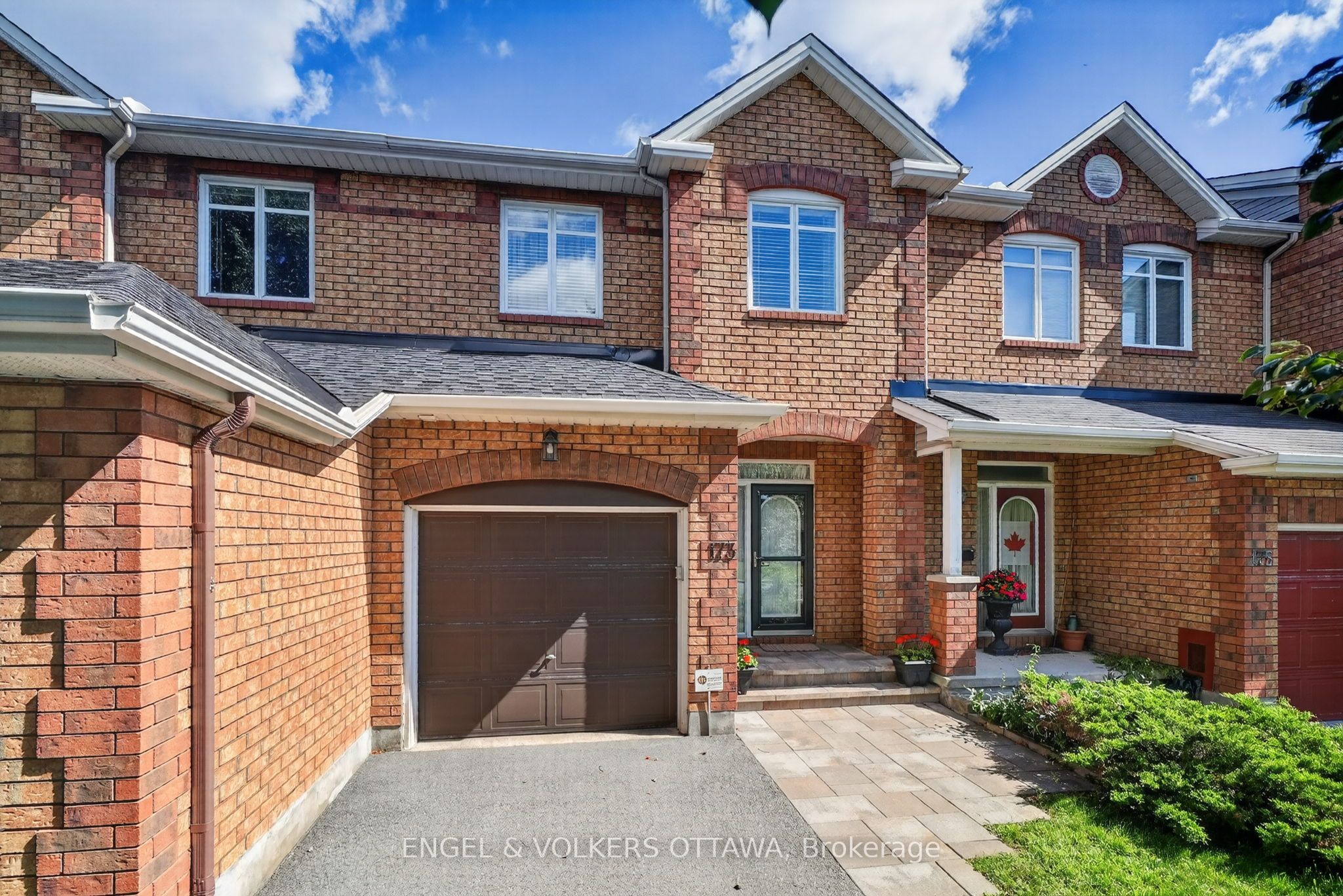 Beautifully Maintained Townhome in Katimavik