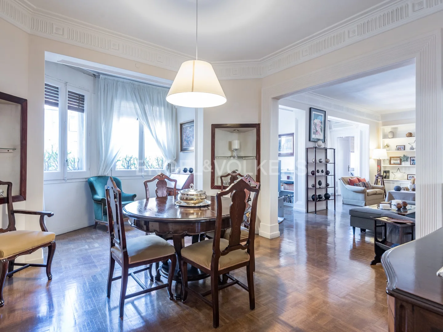 Large stately apartment in balmes