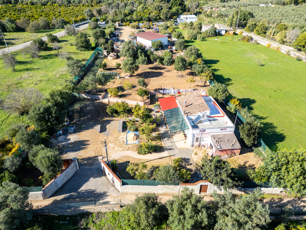 Traditional Private 2-Bed House with Garden in Moncarapacho