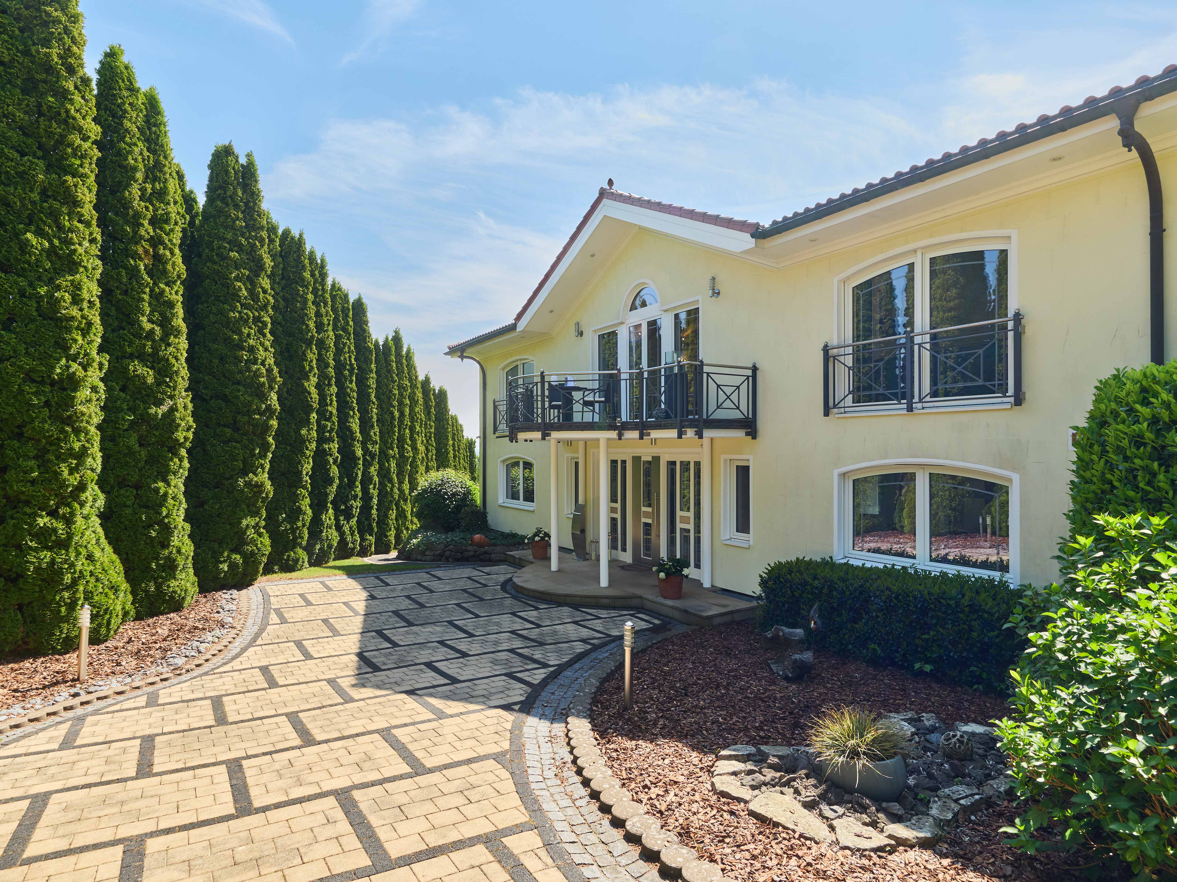 Architektonische Luxusresidenz mit mediterranem Flair