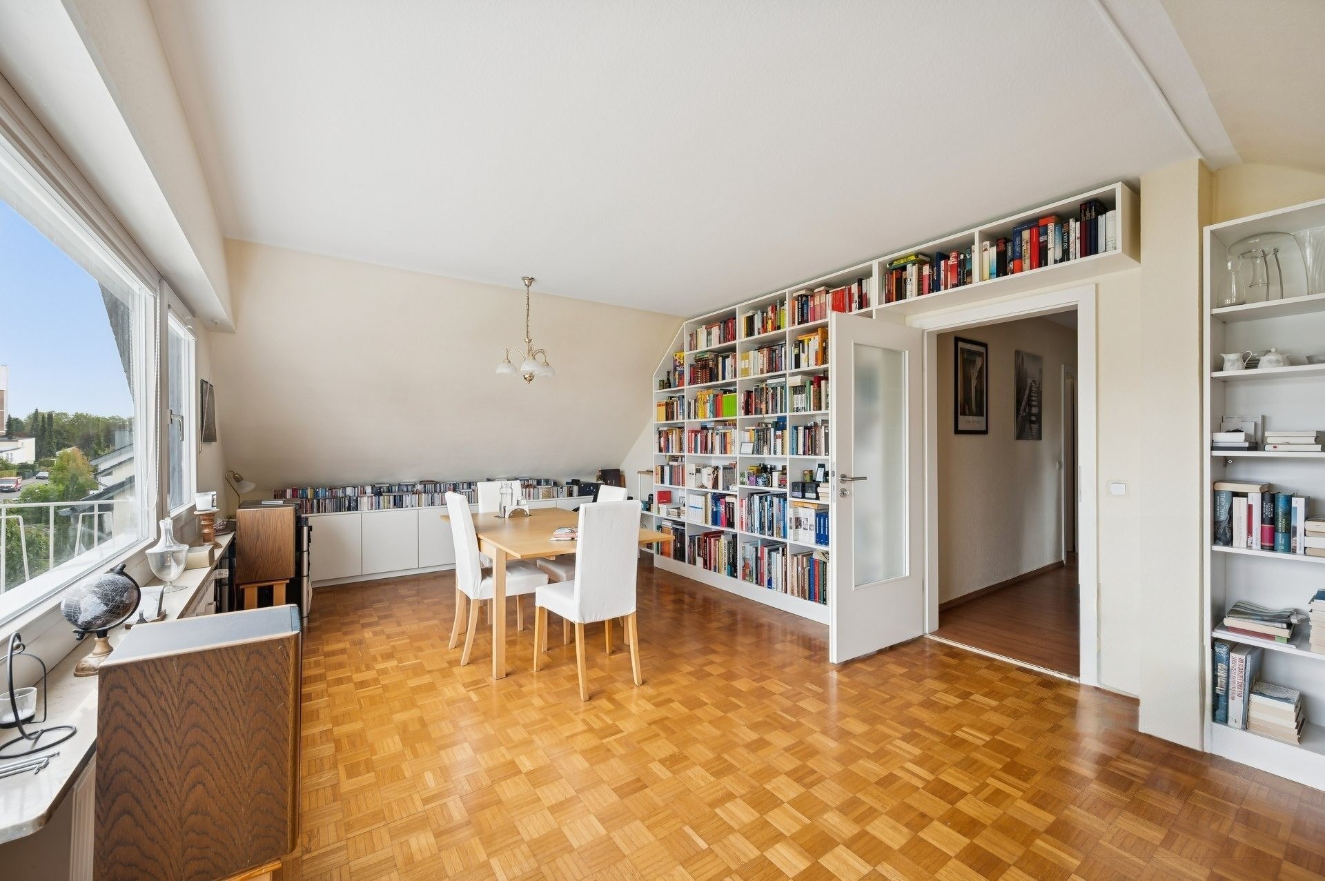 Drei Zimmer, zwei Balkone und Blick auf das Siebengebirge