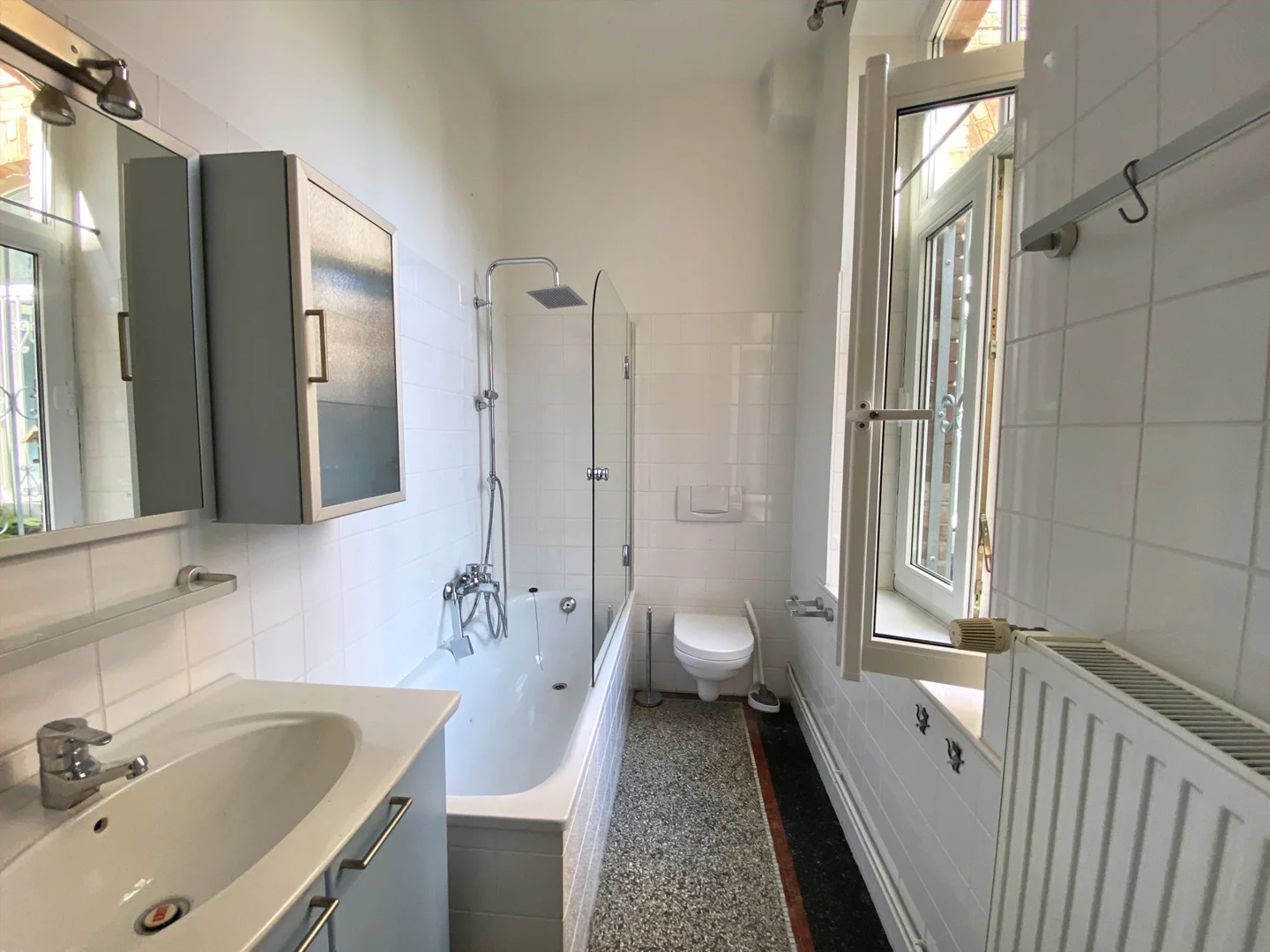 Oststadt: Mietwohnung: Altbau-Juwel im Herzen der Stadt - Foto 4
