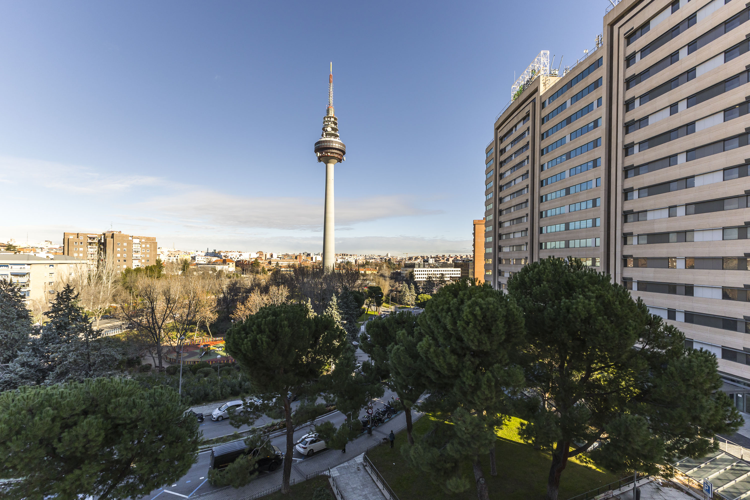Modern luxury in Madrid: Exclusive apartment with private pool and sweeping views near Retiro Park