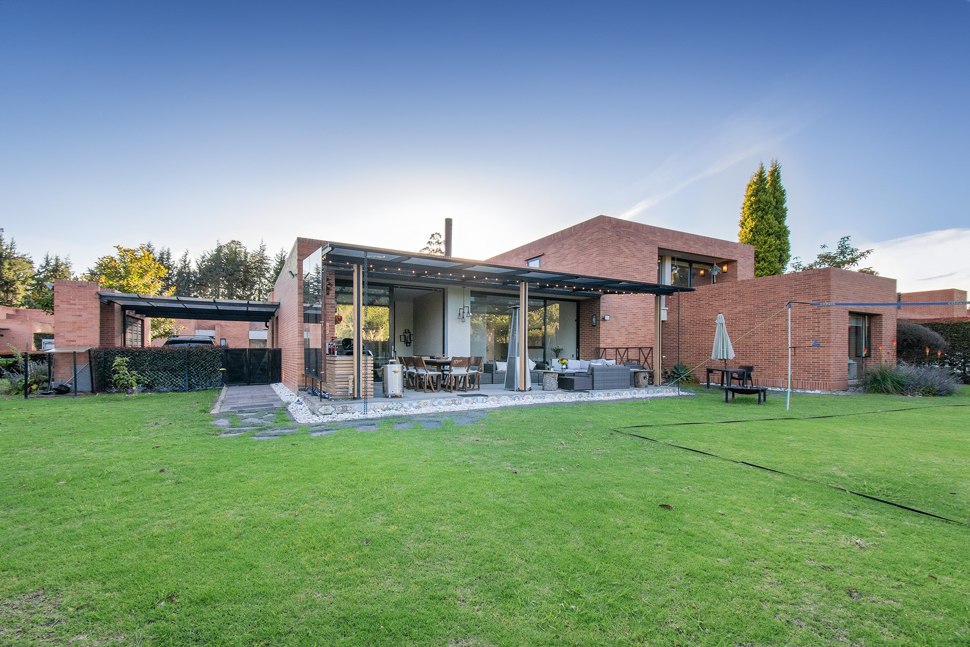 Moderna casa para venta en San Sebastián, Guaymaral