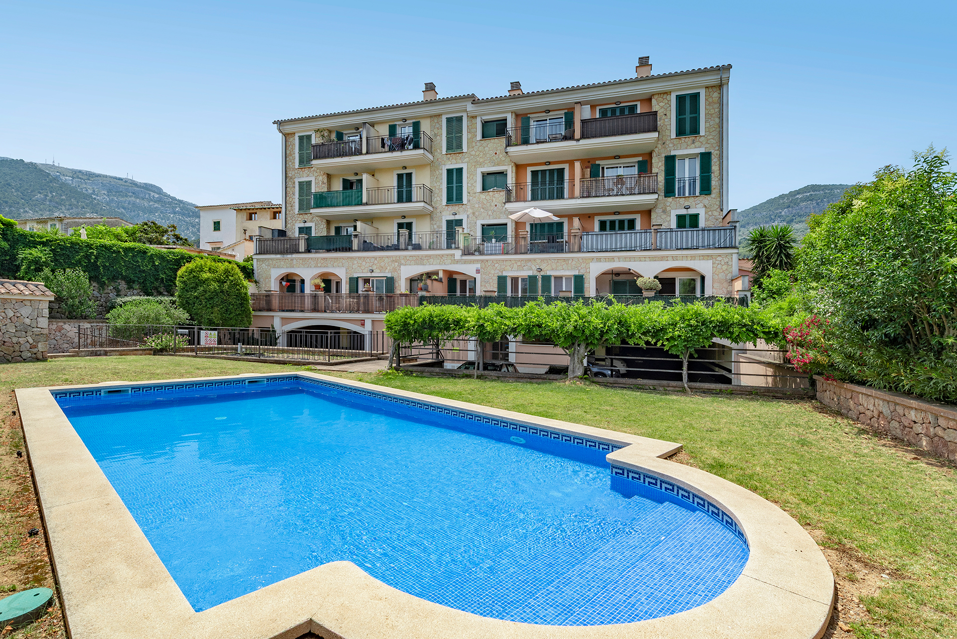 Long term apartment for rent in Sóller with a community pool