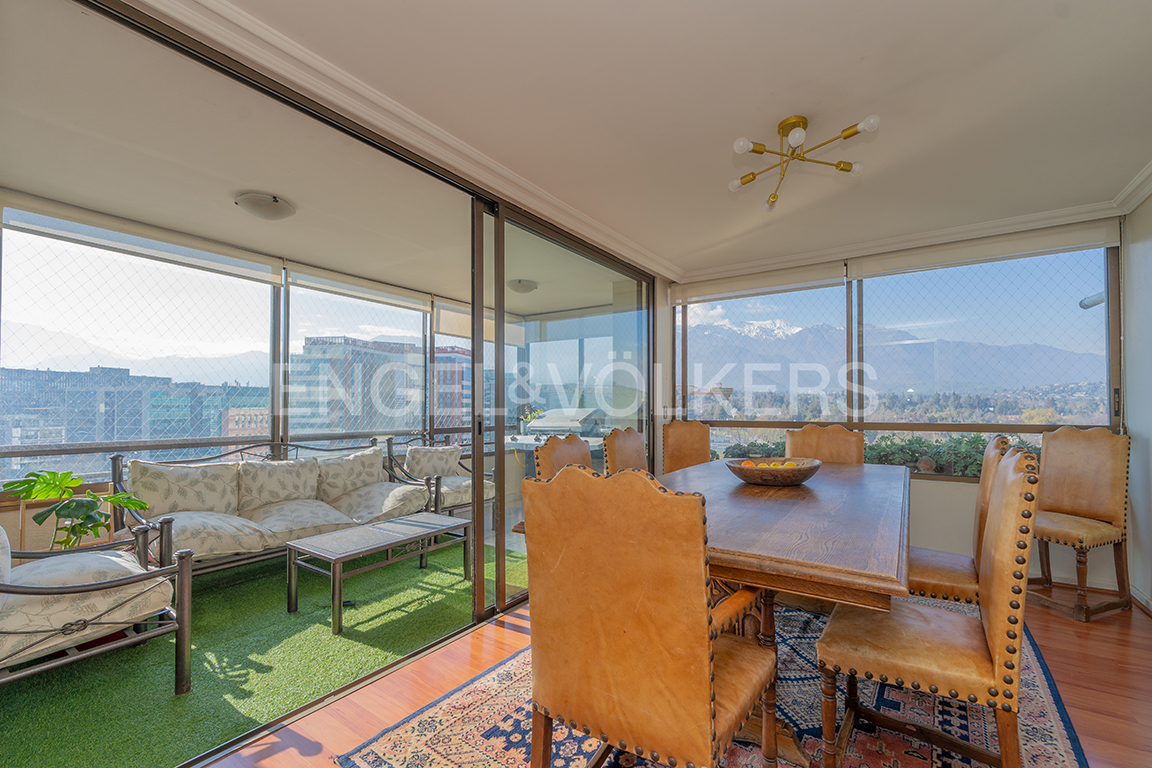 Departamento en piso alto con vistas despejadas en Tabancura