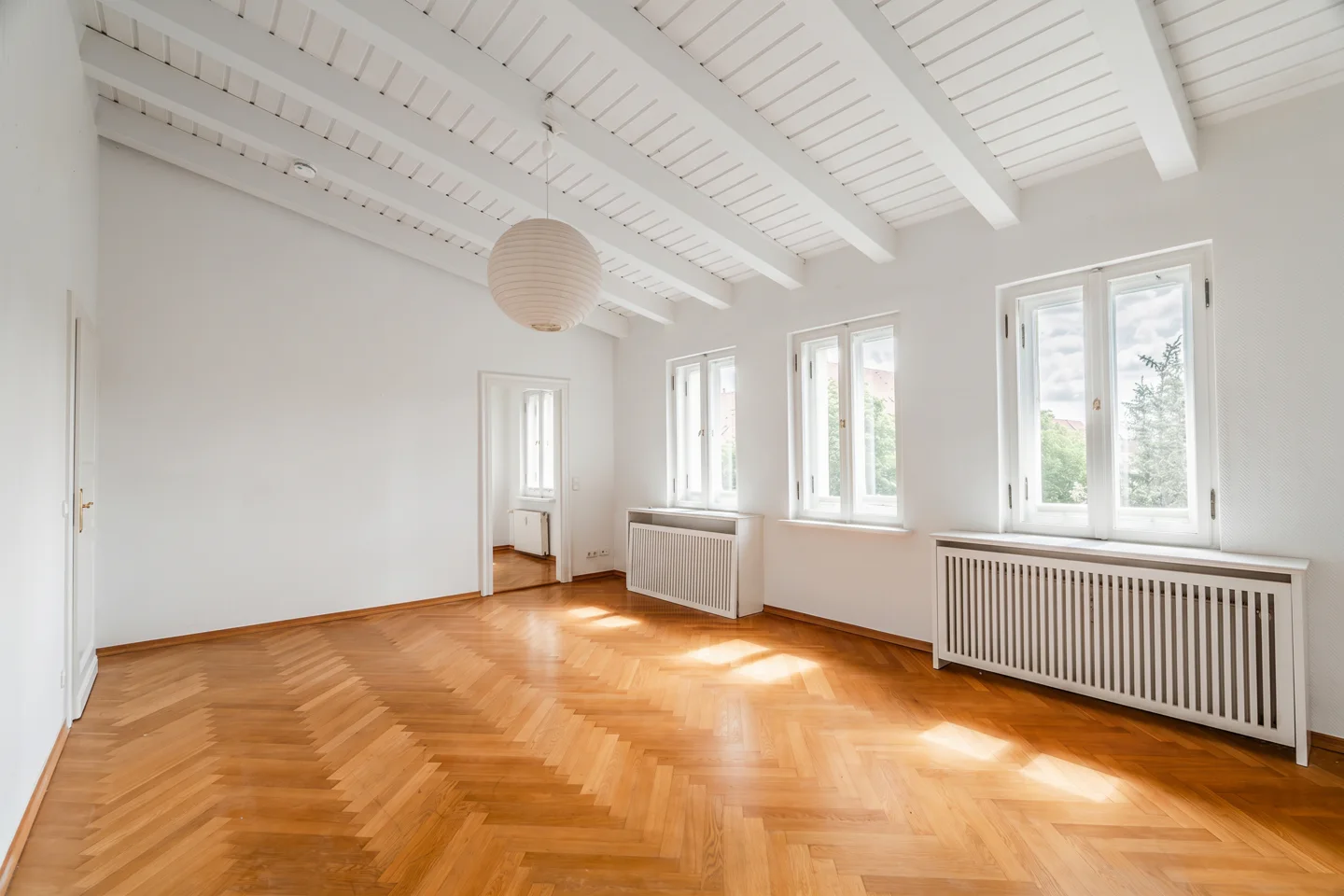 Juwel am See: Stilvolles Villen-Dachgeschoss mit privater Sauna und Panoramablick - Foto 3