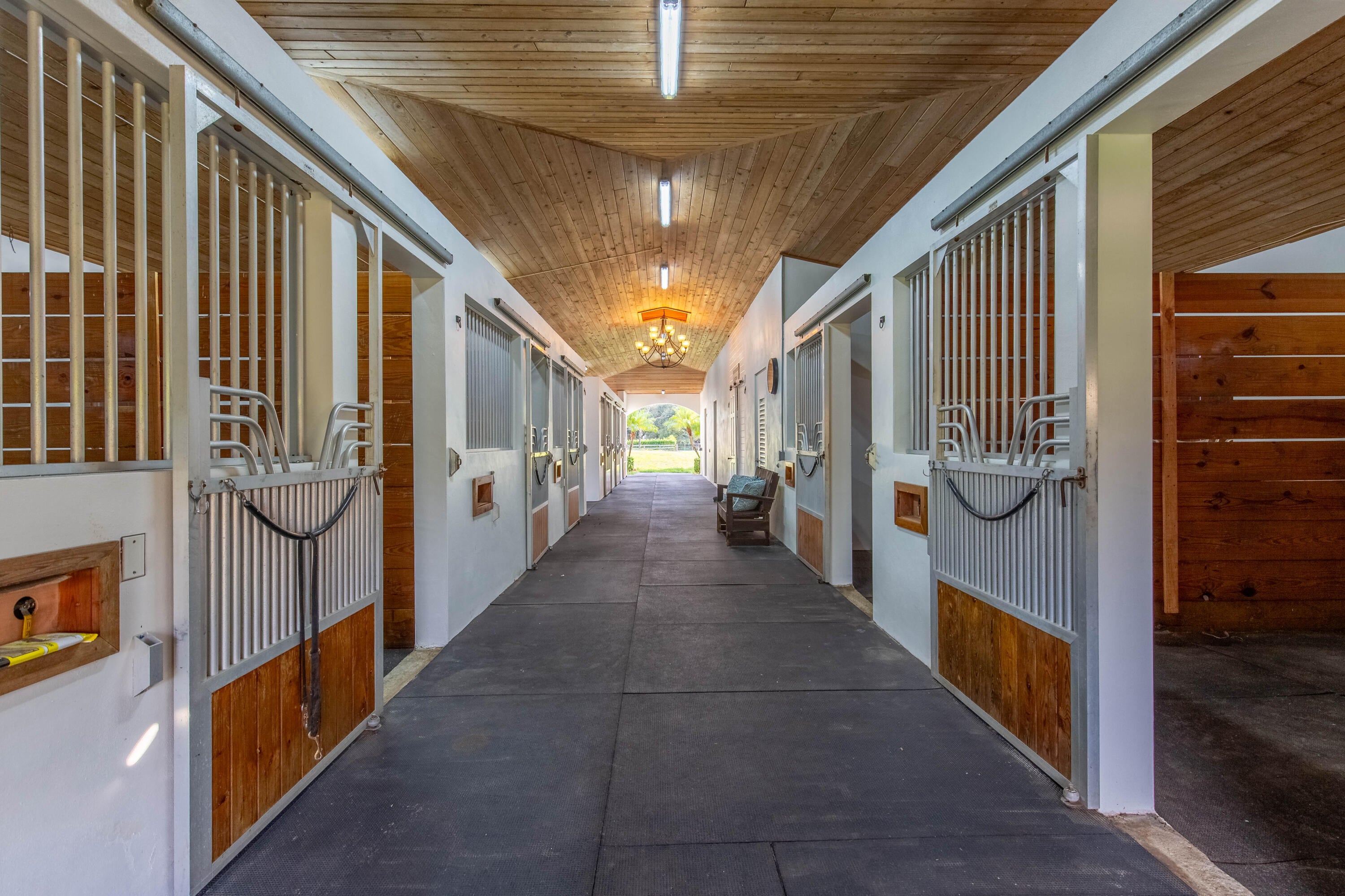 Horse Stalls Available for Rent in Saddle Trail