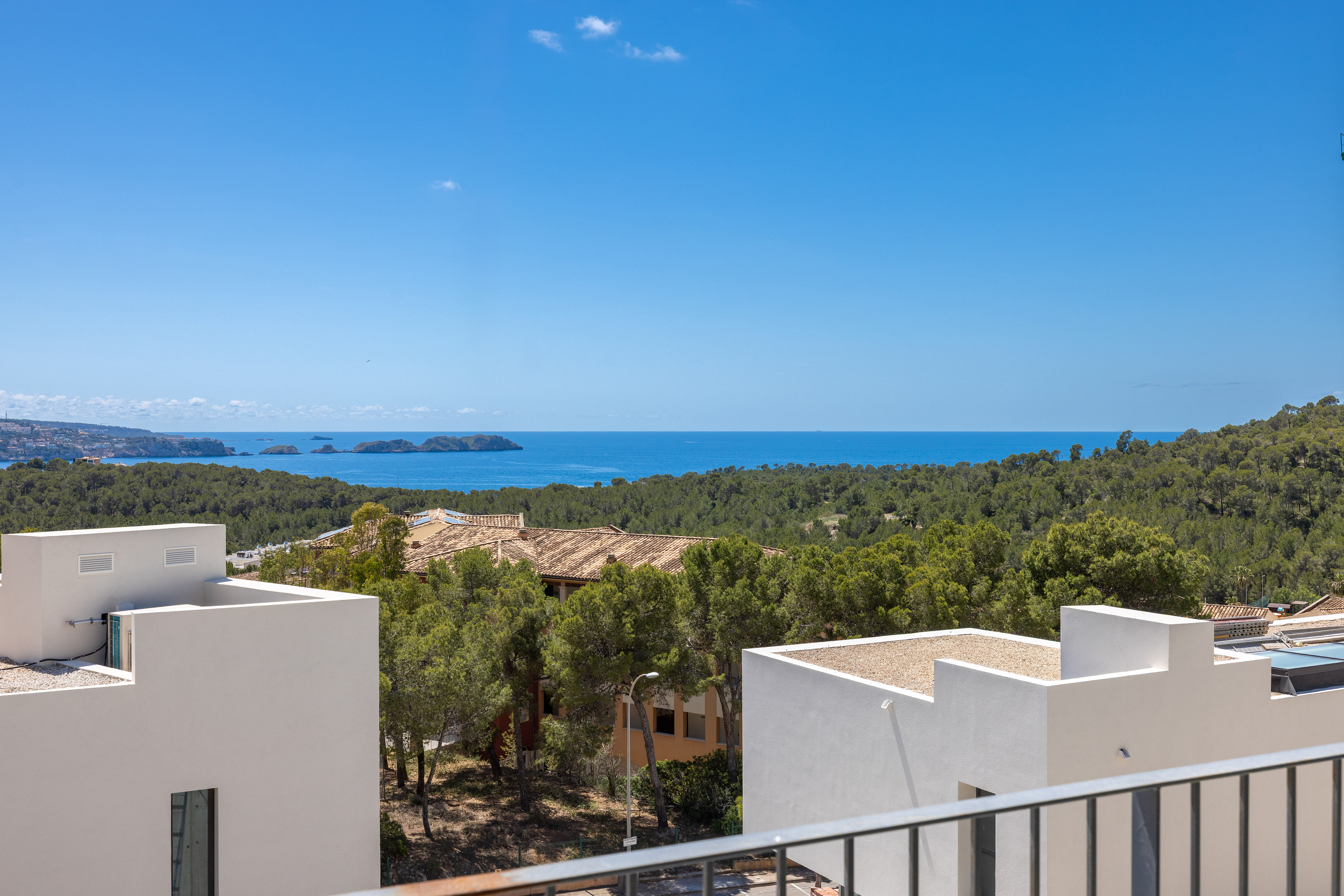 Bonavida: High-quality sea view villa with Mediterranean charm