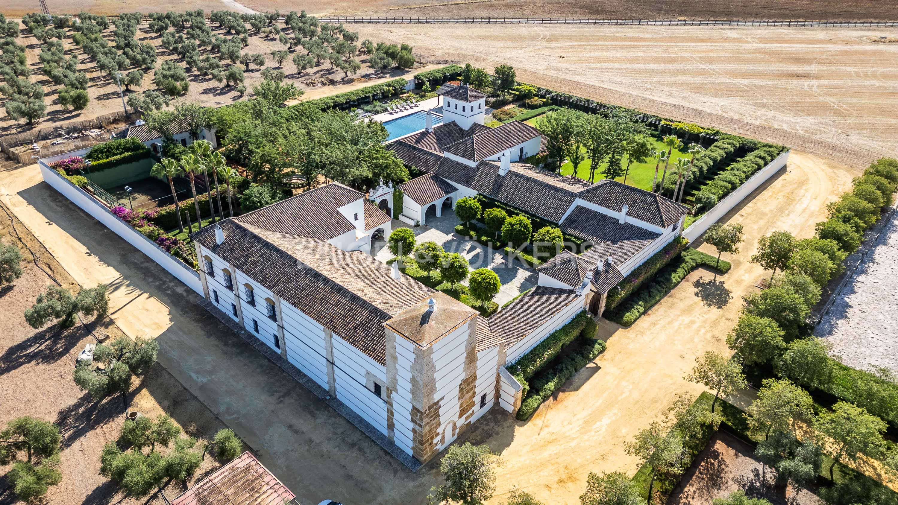 MASTERPIECE OF ANDALUSIAN LUXURY: EXCLUSIVE AUTHOR-OWNED ESTATE WITH 100 HECTARES OF ABSOLUTE PRIVACY